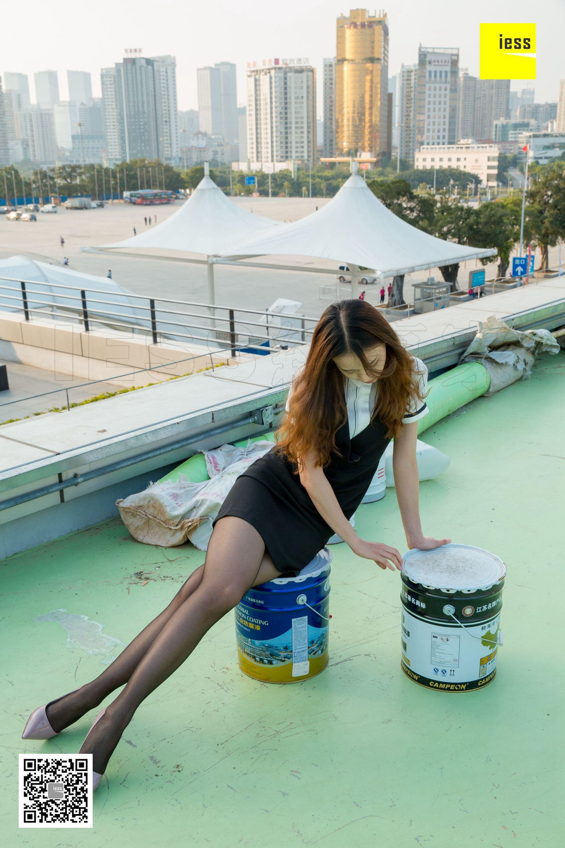 Nuan Nuan Look at it There is a black silk girl on the top of the building Different Thoughts to IESS Silk Enjoy Home 237