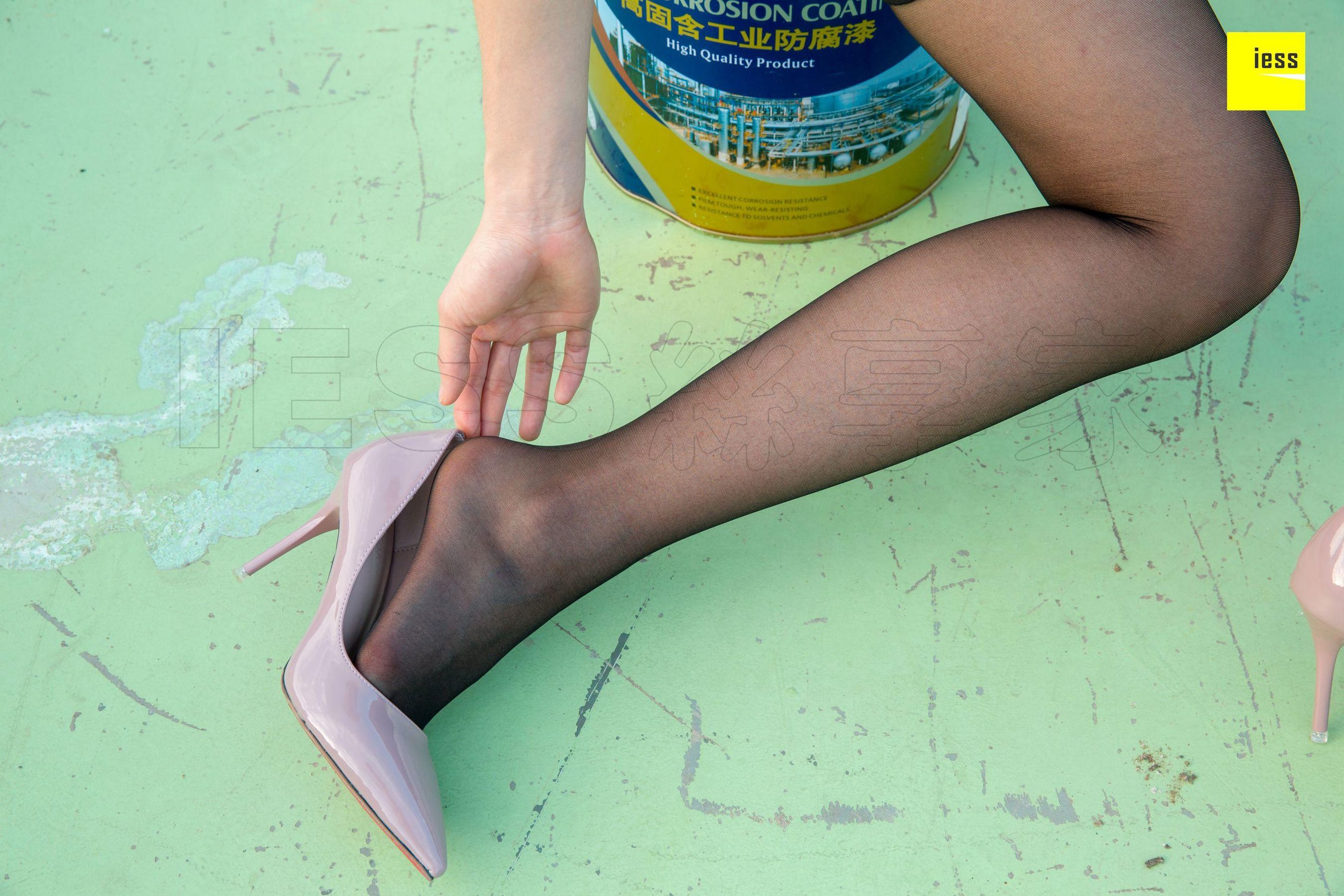 Nuan Nuan Look at it There is a black silk girl on the top of the building Different Thoughts to IESS Silk Enjoy Home 237