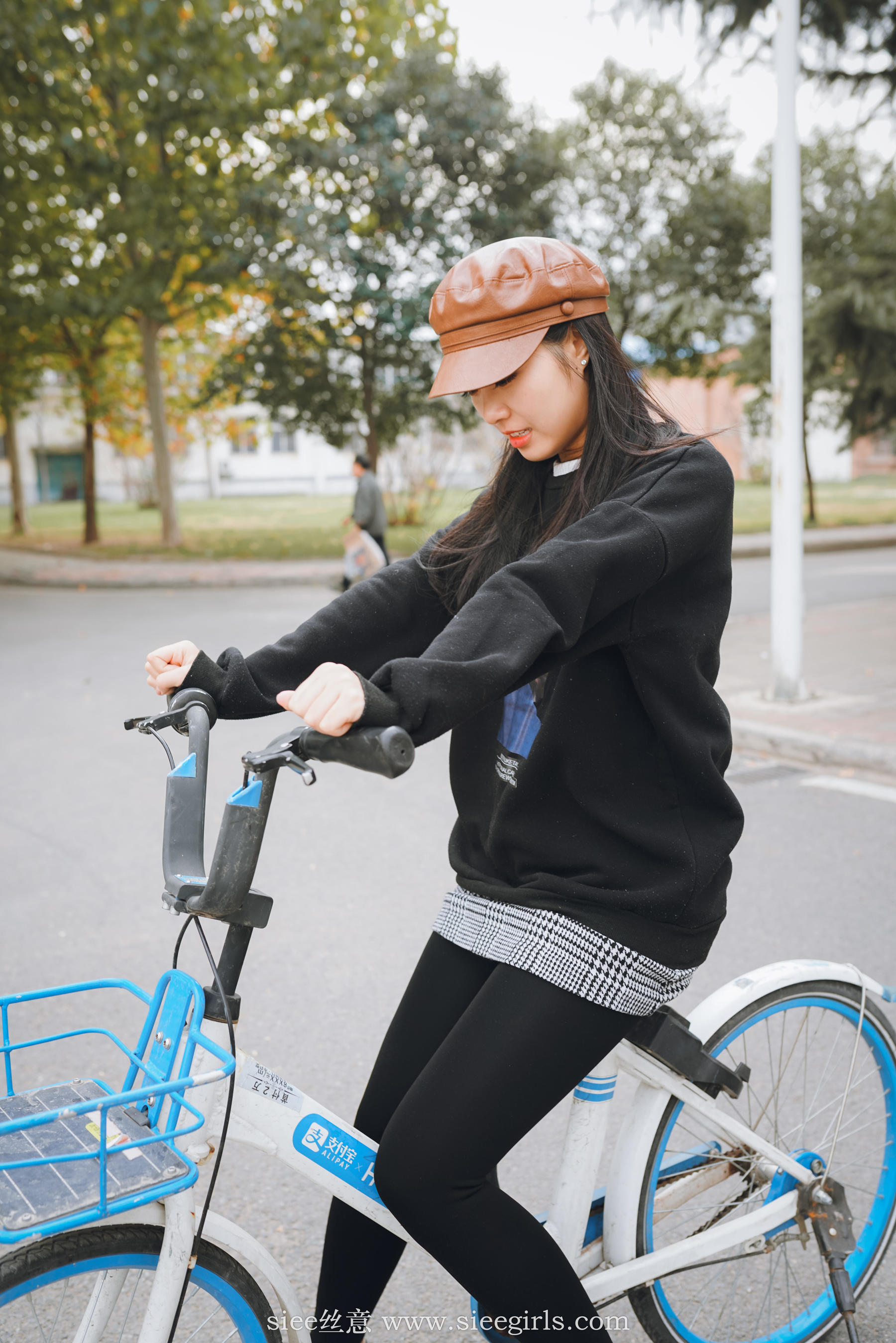 Si Yi Siee The romantic sisters of the bear