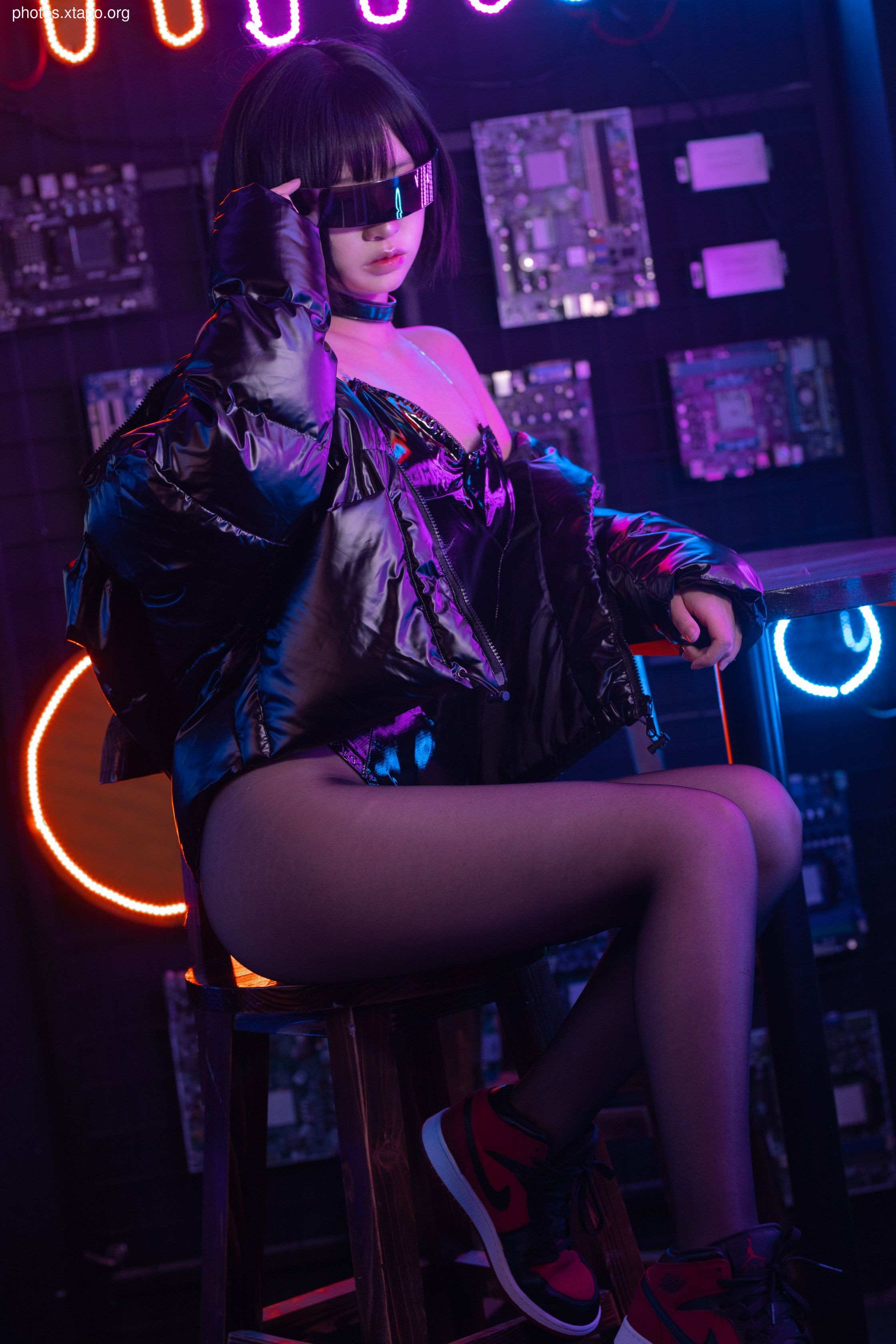 Crazy Cat Caibo Girl 40P-812MB