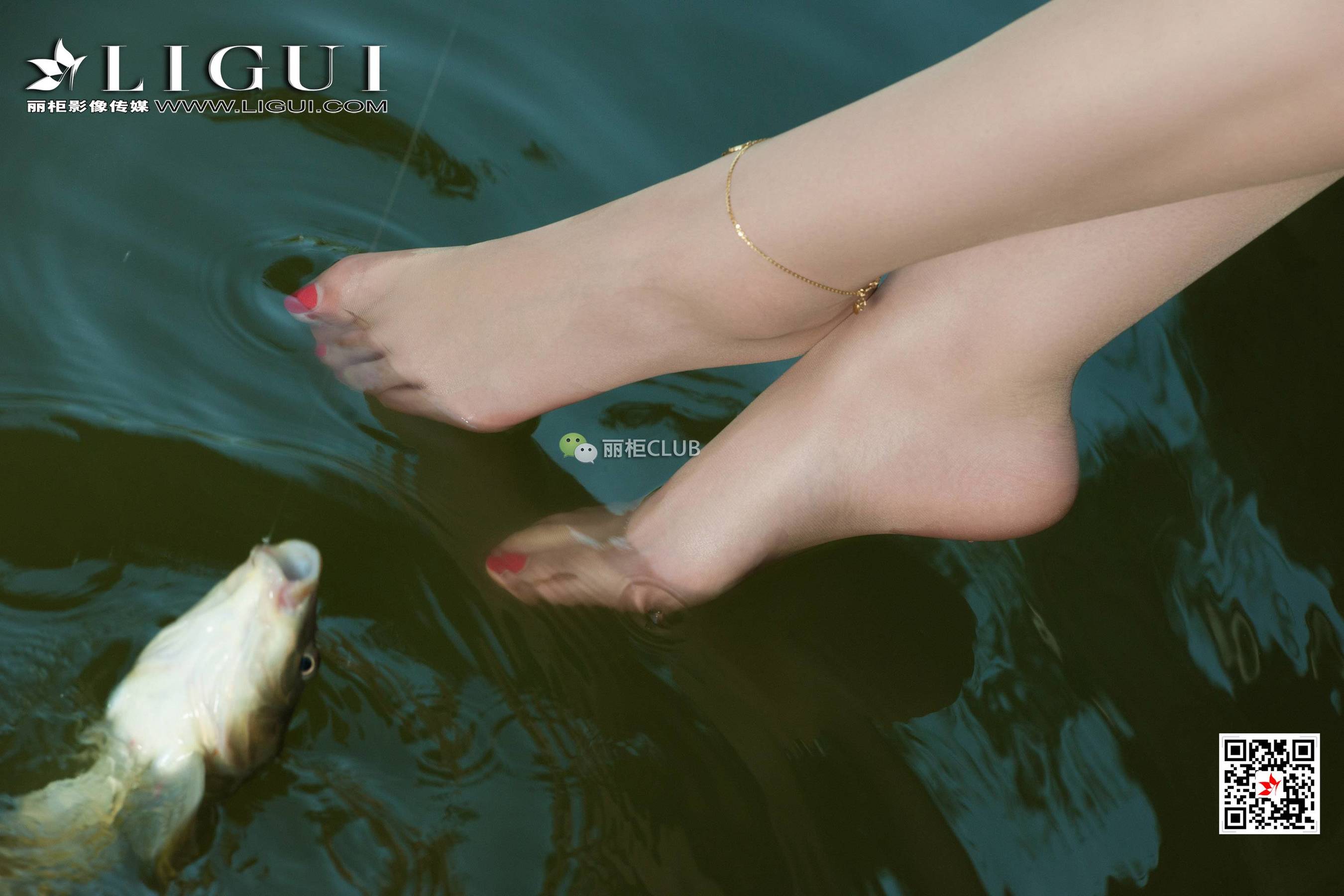 Foot model Fishing Little Sister Silk Foot Ligui Internet beauty