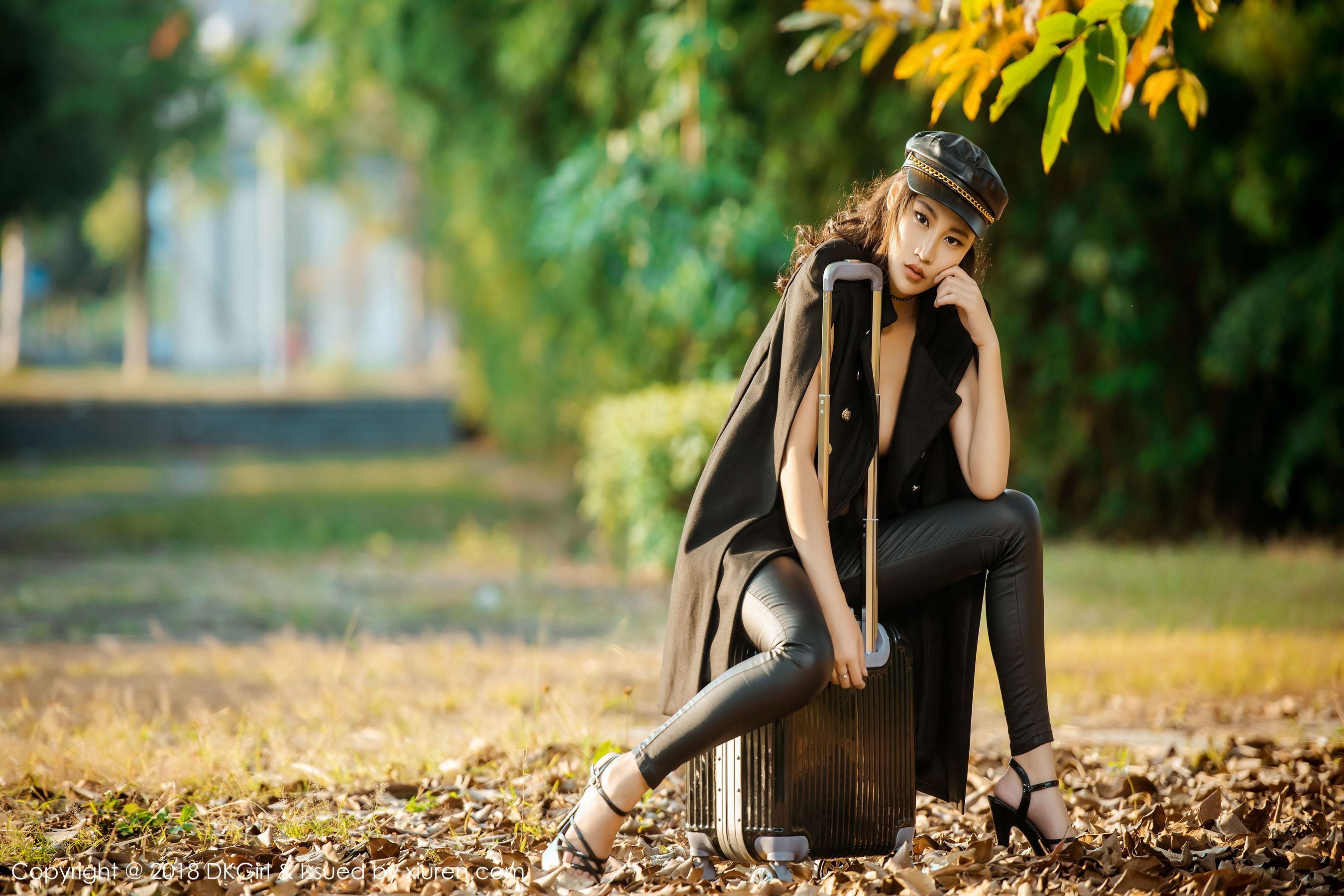 Mengqian Beautiful Legs and Milk Wonderful Temptation Royal Girl DKGIRL Vol.057