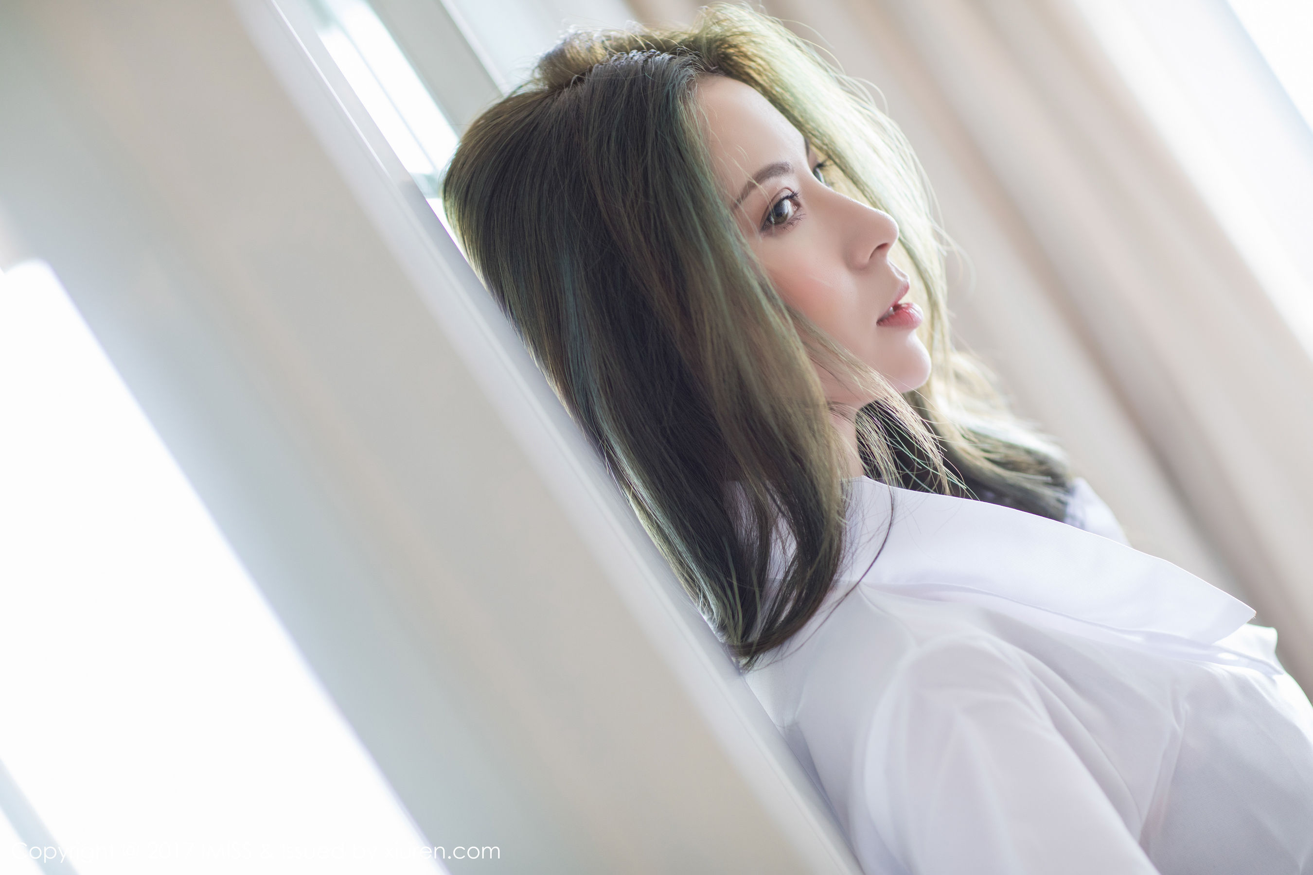 Chen Liangling Carry European and American Fan Genci