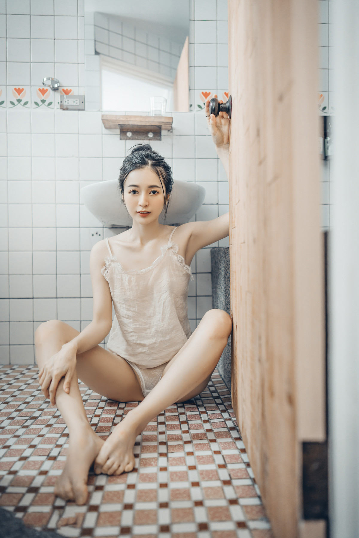 I finally made an appointment with the goddess to take a bath, but the towel kept falling off, and finally I didn’t wear it anymore and just took photos of S-class beauties - Chenchen Vol.02