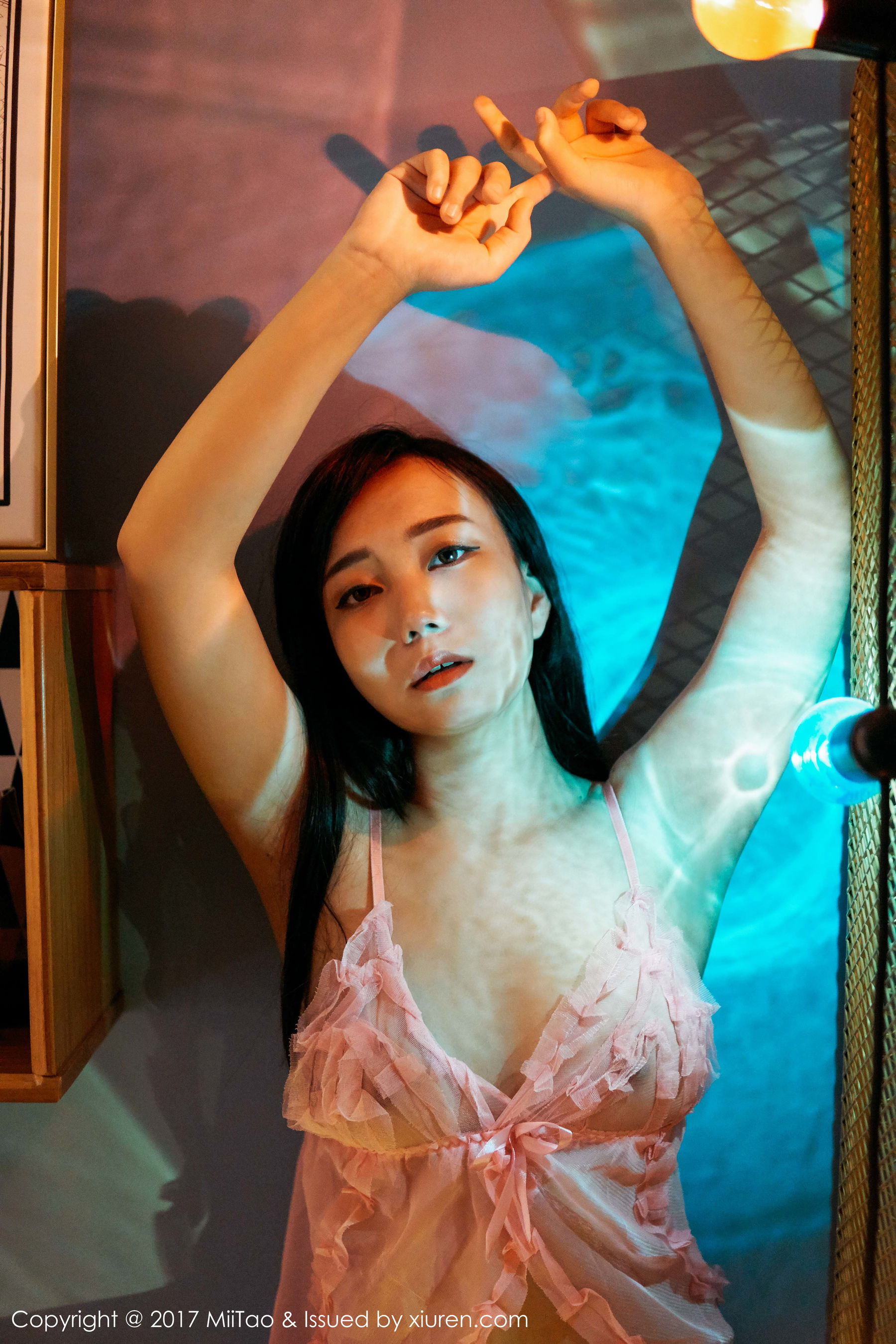 Ruixin Human Photography Under the Light Miitao Vol.086