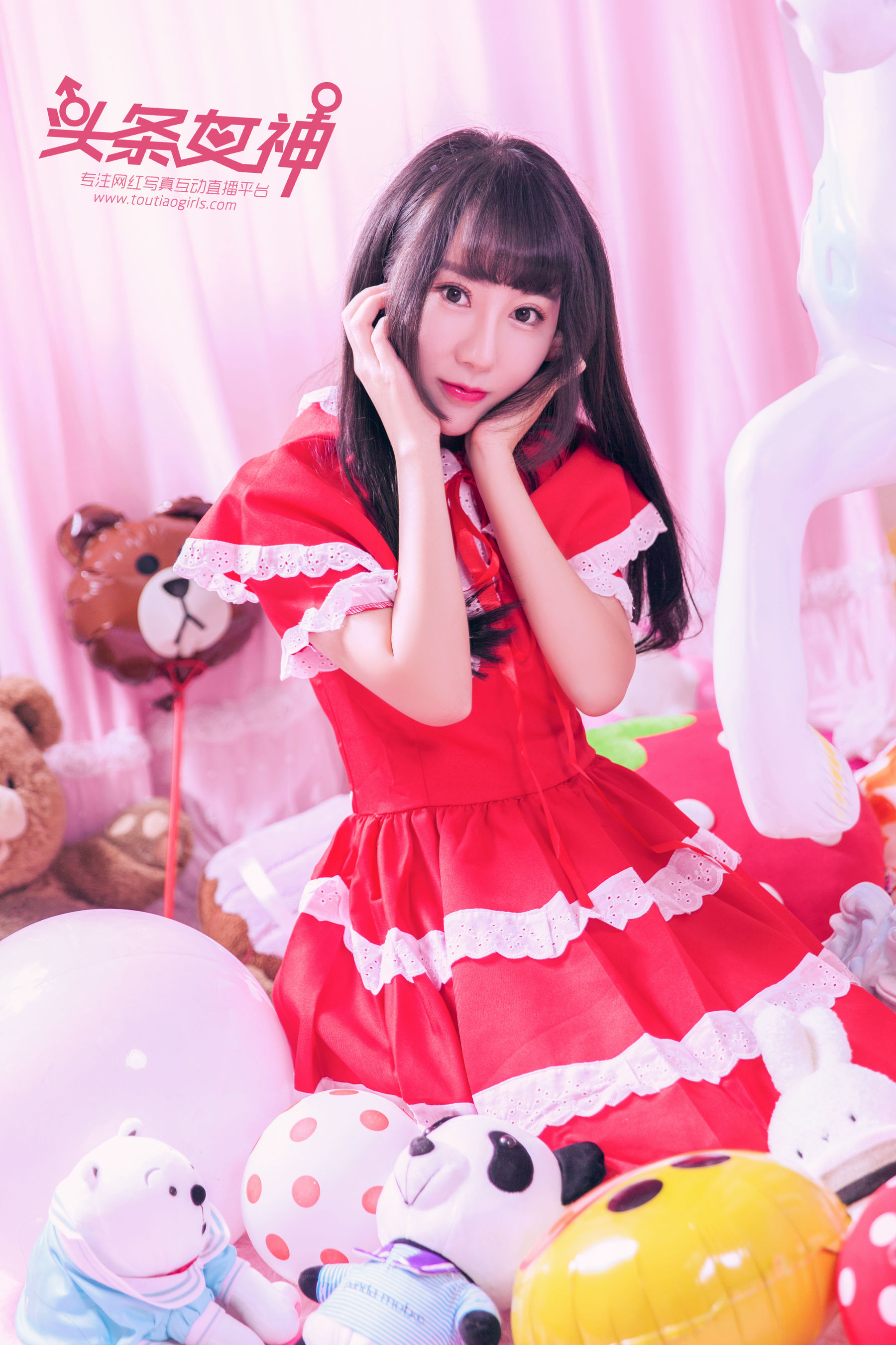 Smile Rotating Trojan Toutiao Goddess