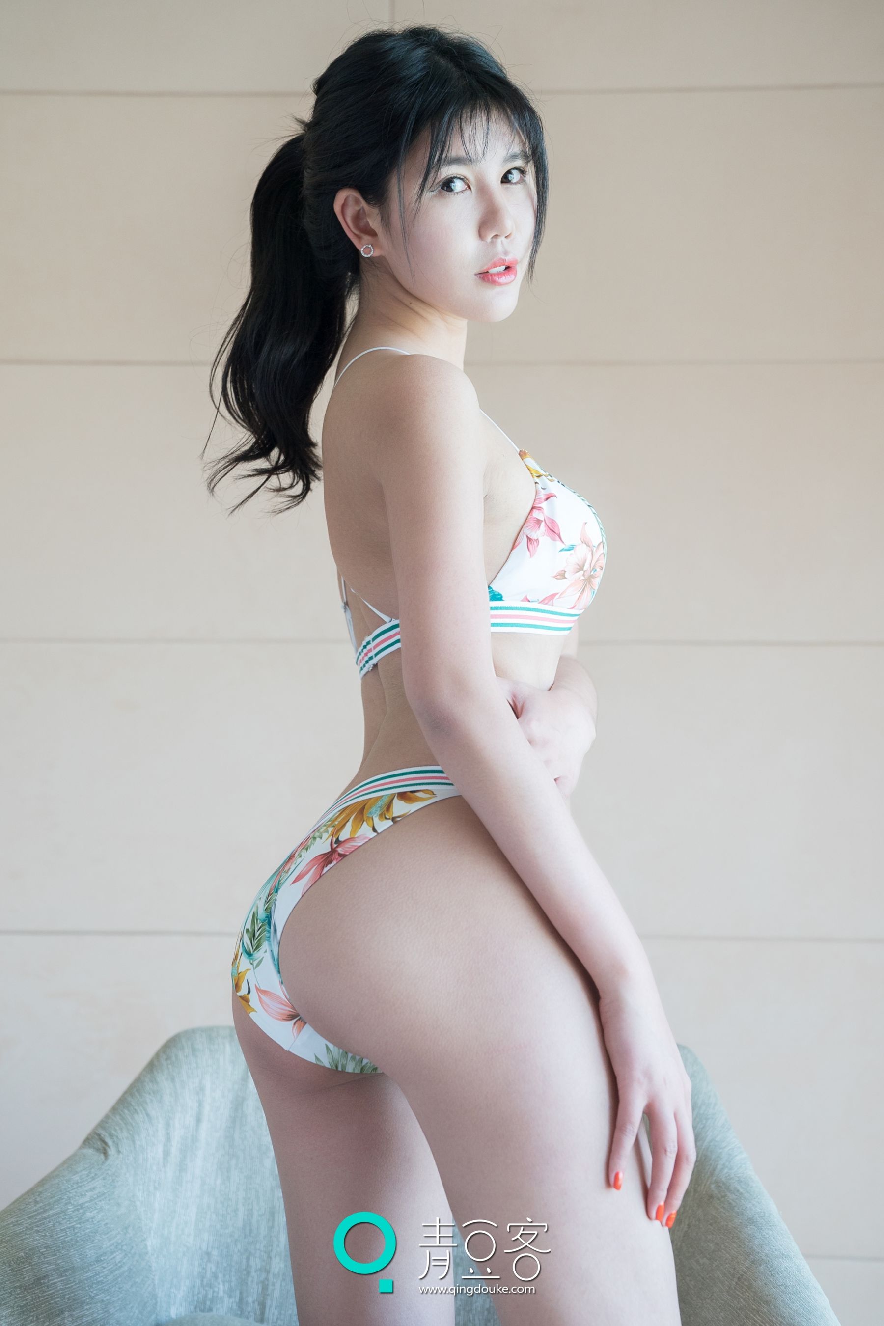 An Peilei's Sexy Stockings Young Women Qingdouke