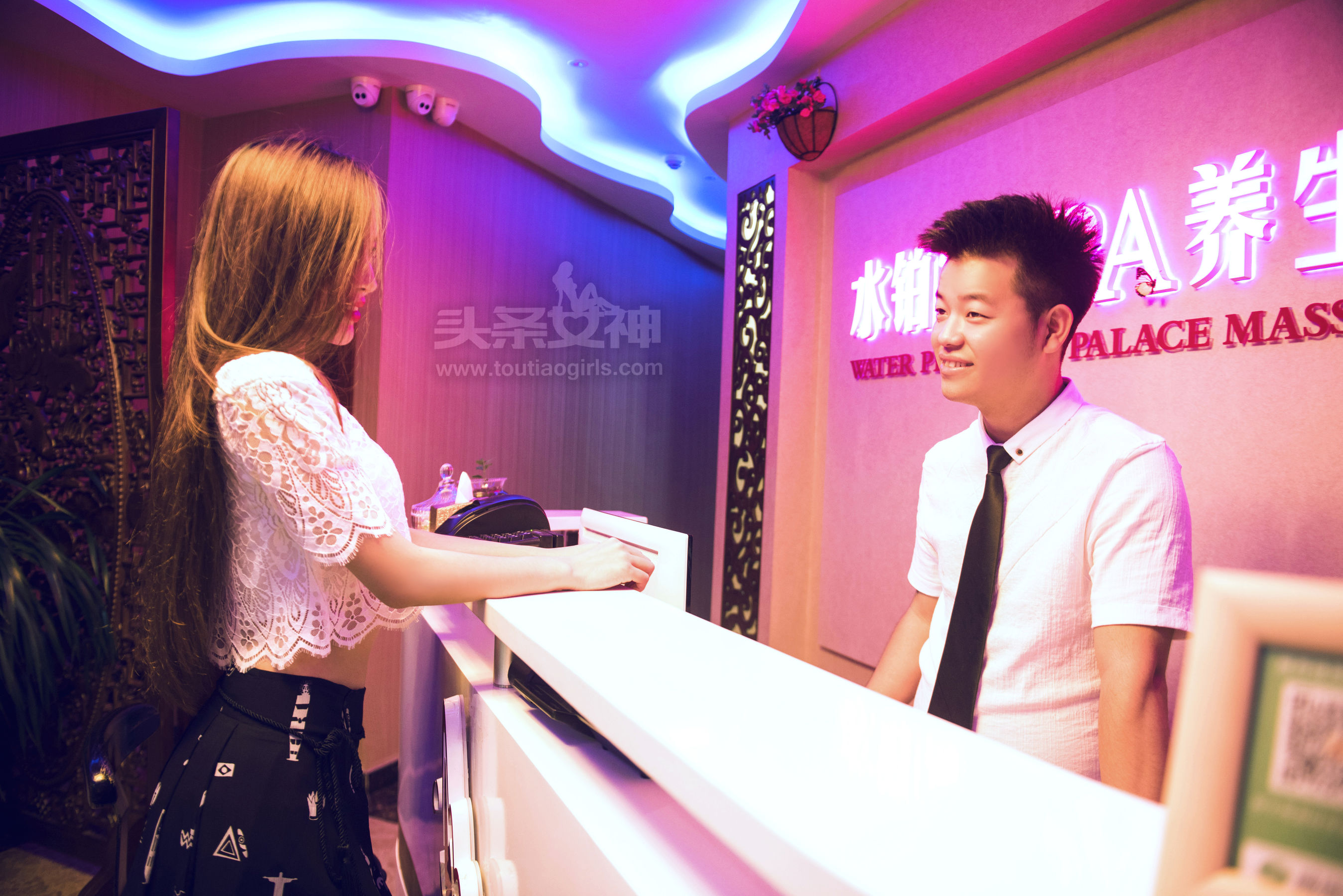 Ai Xiaoqing's Goddess Exploration Shop Water Platinum Palace Headline Goddess