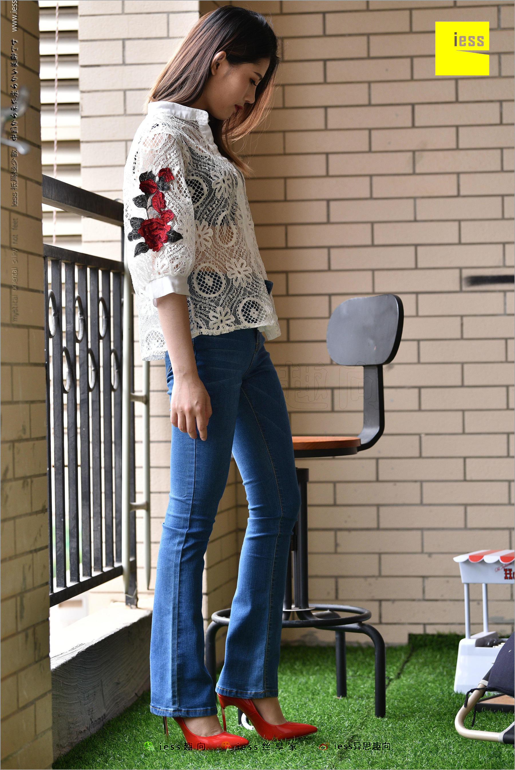 Guangyan’s Jeans, New Models and Red High Heels