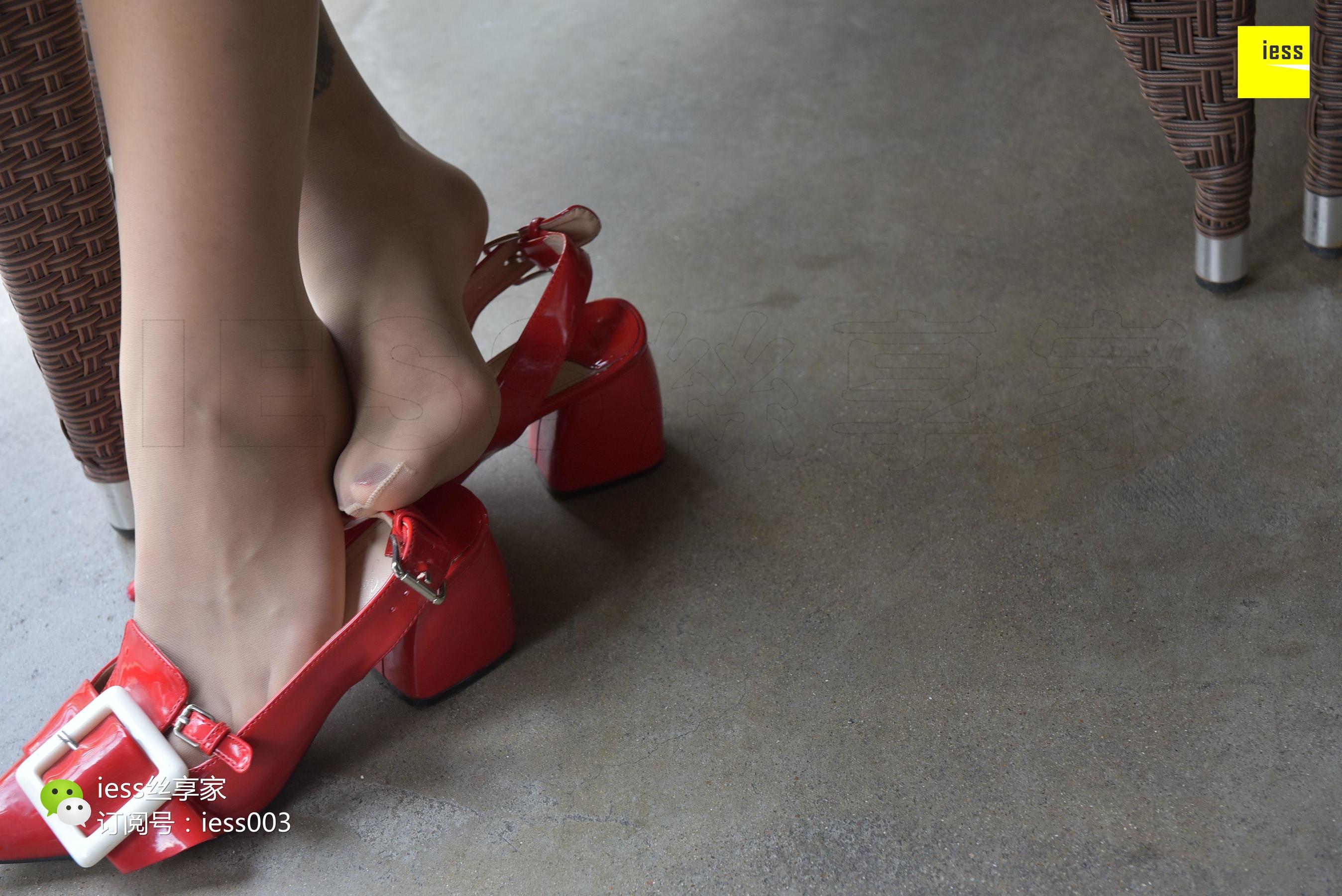 Si Xiangjia 080 cousin From the table to the bottom of the table IESS is thinking about it