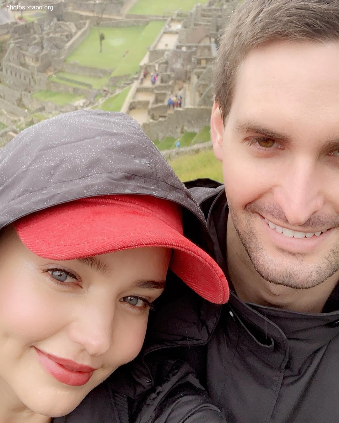 THIS ANGEL SAID YES MIRANDA KERR IS OFFICIALLY ENGAGED TO SNAPCHAT FOUNDER EVAN SPIEGEL