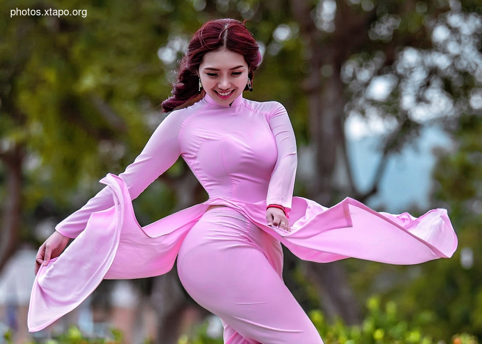 Piercing ao dai: beautiful or not beautiful?