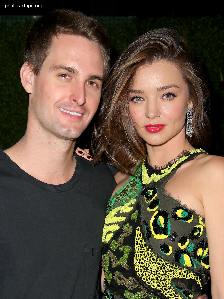 THIS ANGEL SAID YES MIRANDA KERR IS OFFICIALLY ENGAGED TO SNAPCHAT FOUNDER EVAN SPIEGEL