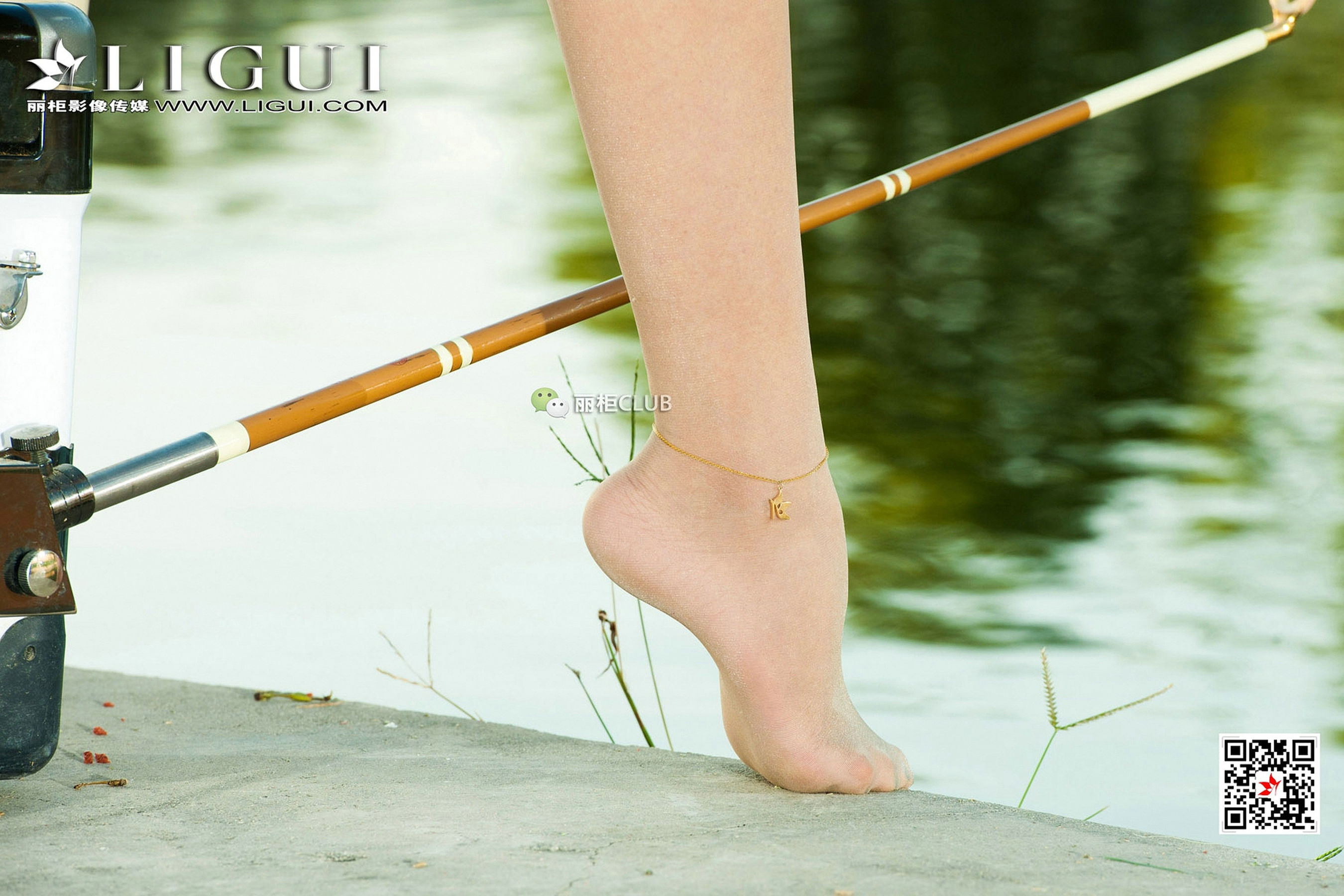 Model Wendy Denim Hot PantsStreet Shooting Beautiful Legs Ligui