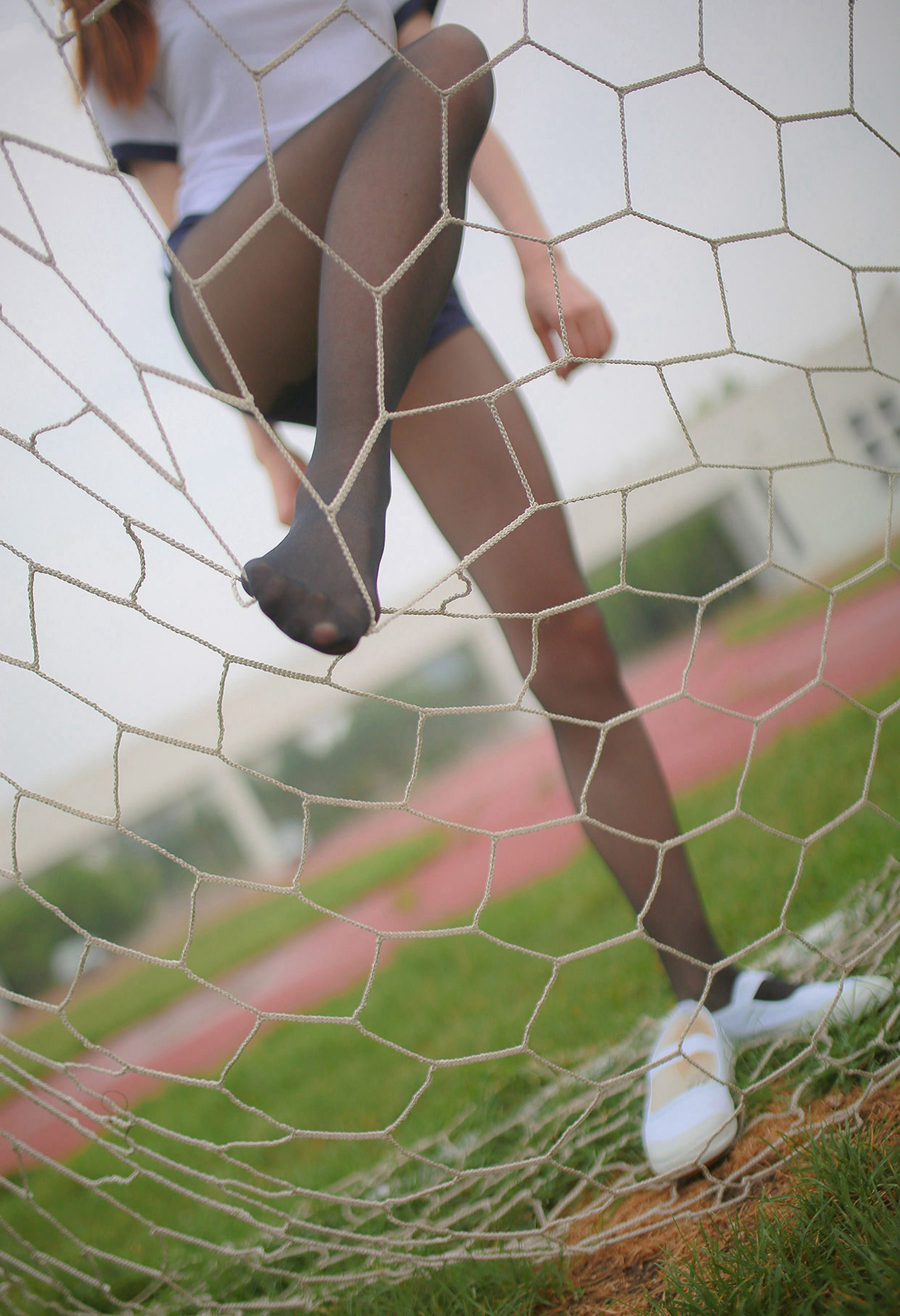 Field of Wind NO.091 Sports Field Black Silk Girl