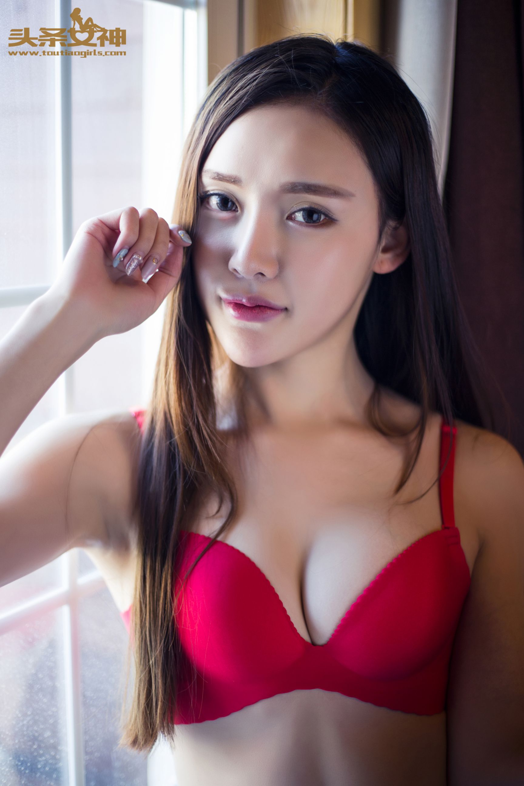 Cui Zhaoyan's Snow House Bikini Headline Goddess