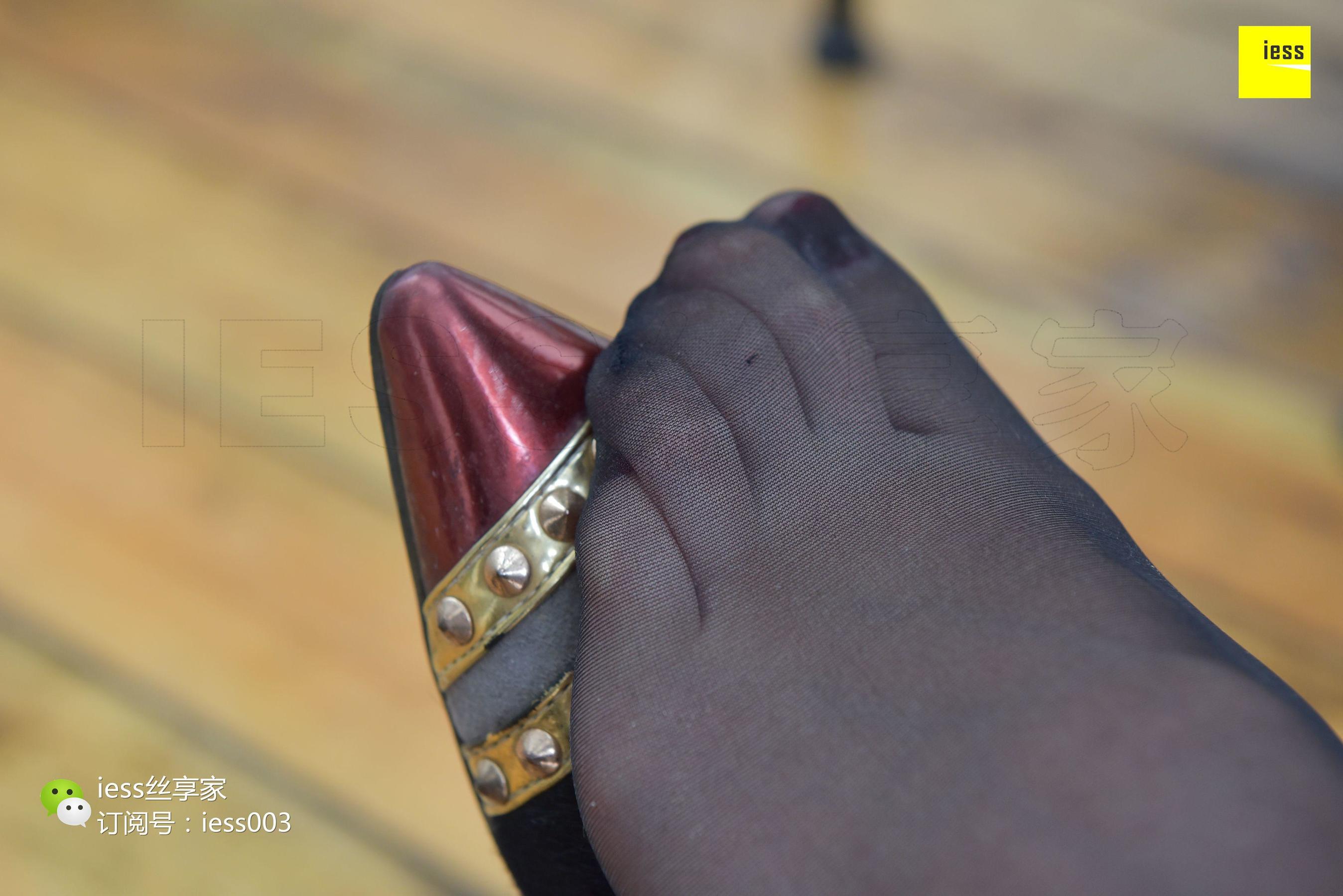 Silk House 091 Qiuqiu Boyfriend Shirt and Black Silk IESS is thinking about it