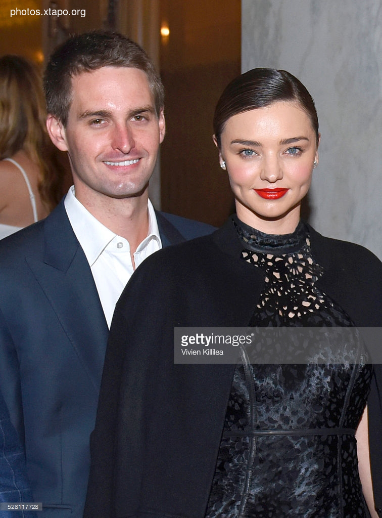 THIS ANGEL SAID YES MIRANDA KERR IS OFFICIALLY ENGAGED TO SNAPCHAT FOUNDER EVAN SPIEGEL