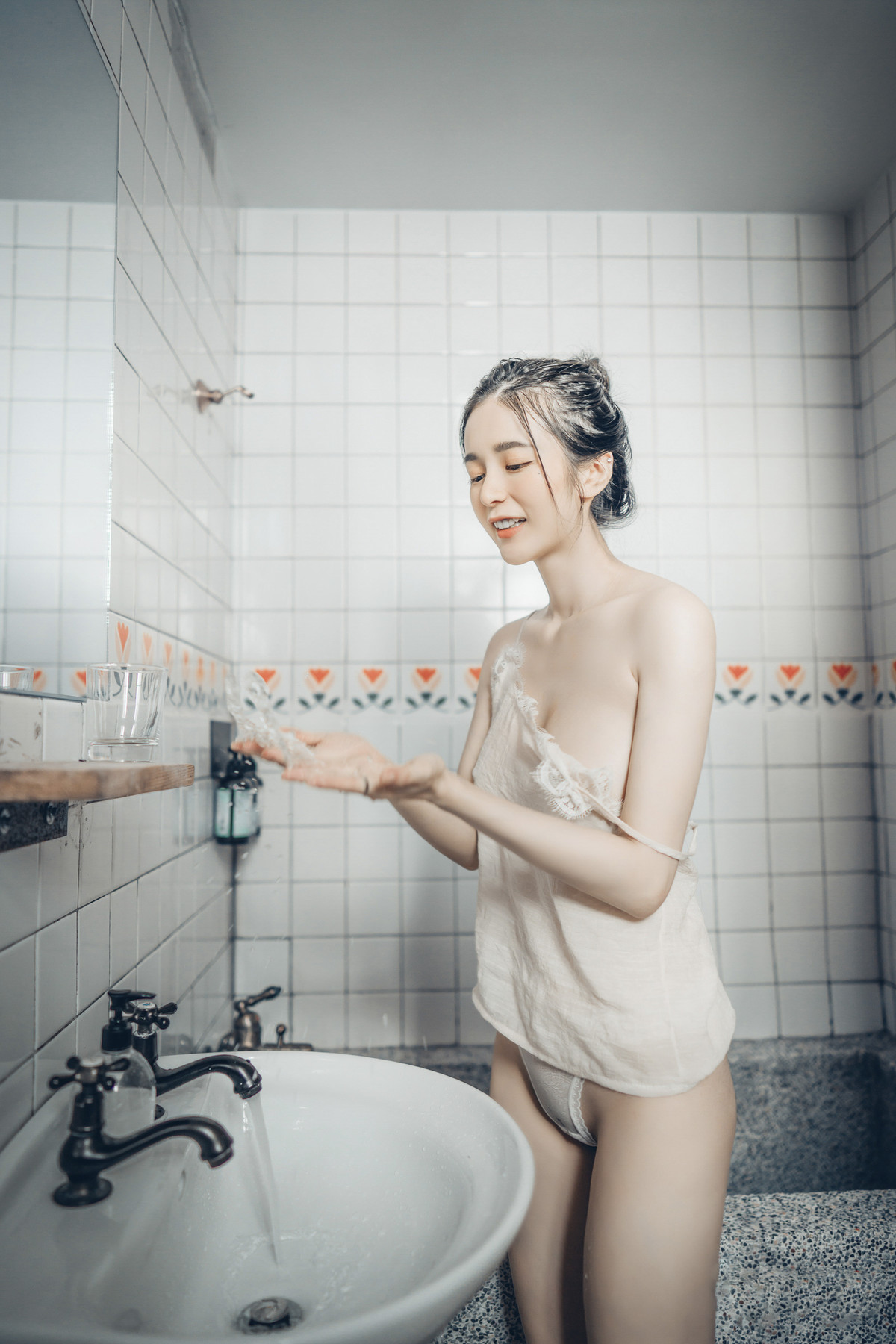 I finally made an appointment with the goddess to take a bath, but the towel kept falling off, and finally I didn’t wear it anymore and just took photos of S-class beauties - Chenchen Vol.02