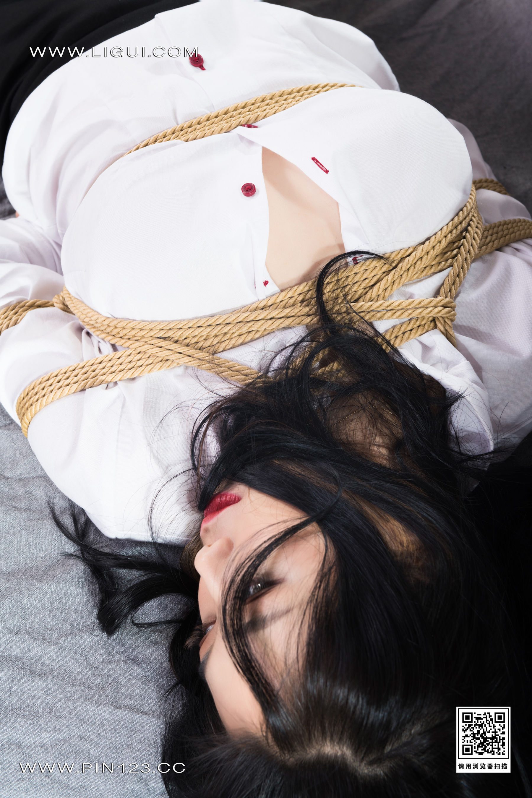 Ligui Xiao Zhixian tightly tied Yilian