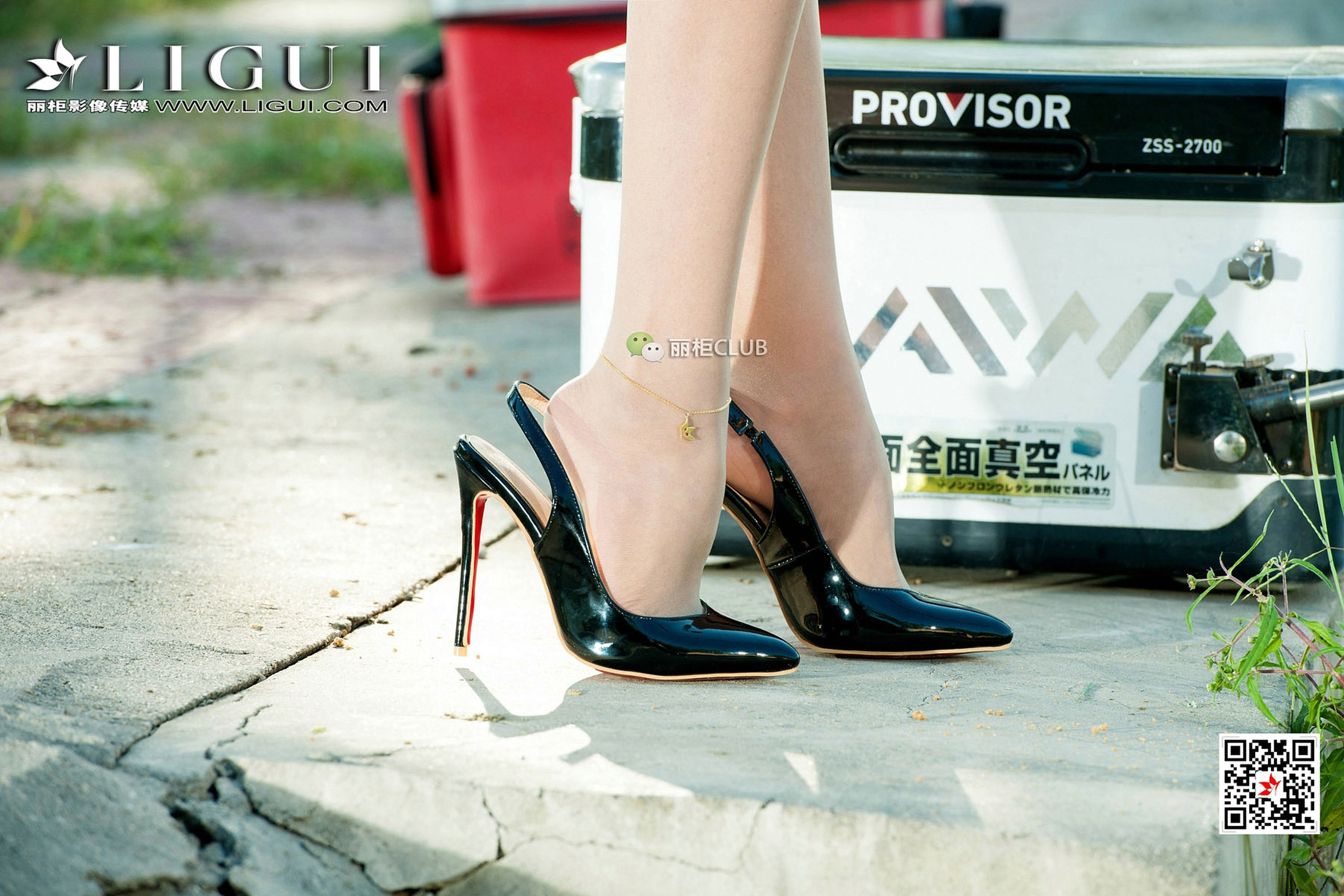 Model Wendy Denim Hot PantsStreet Shooting Beautiful Legs Ligui