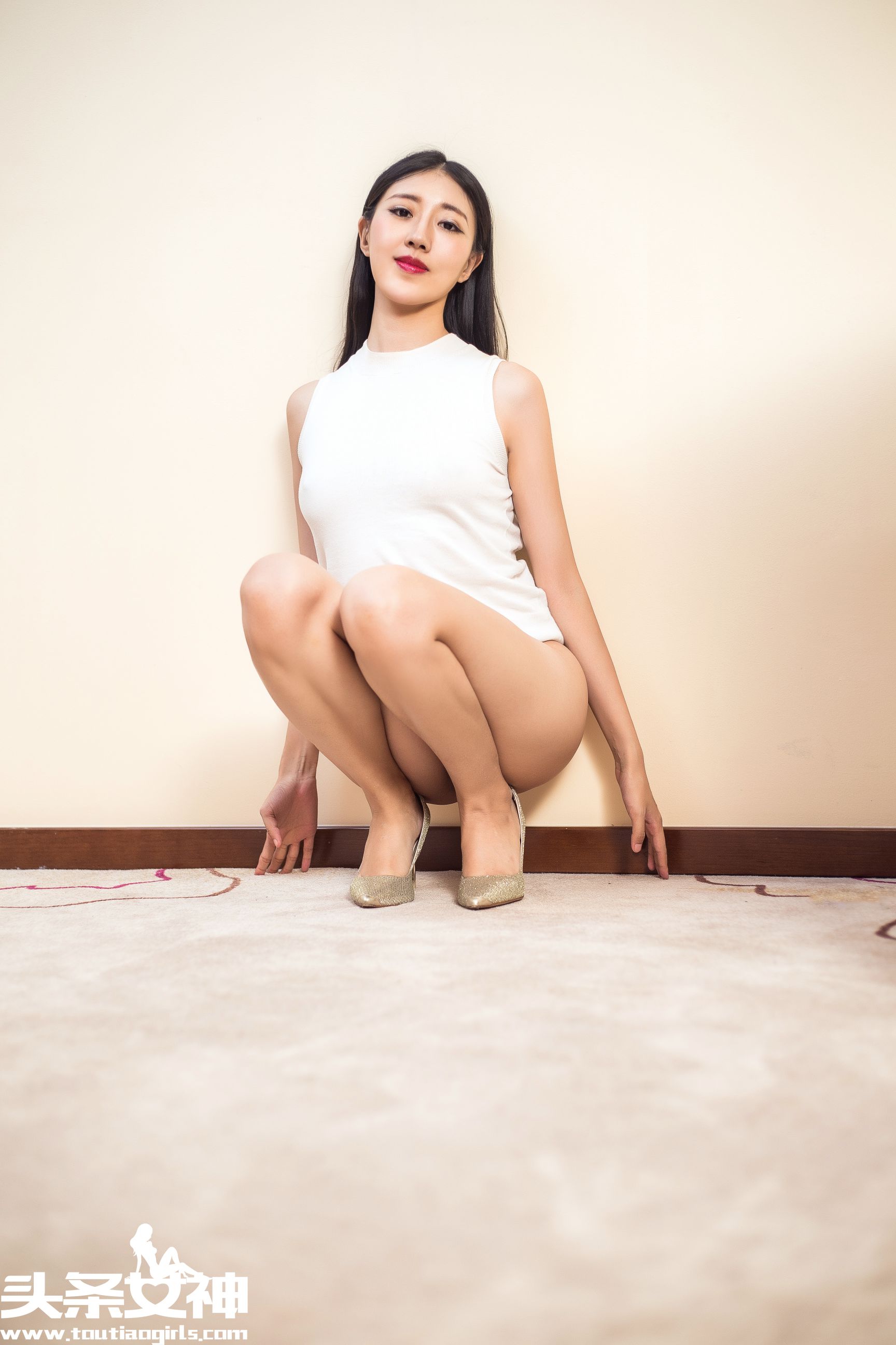 Wang Zhu's Smooth Jade Muscle Beautiful Leg Queen Headline Goddess