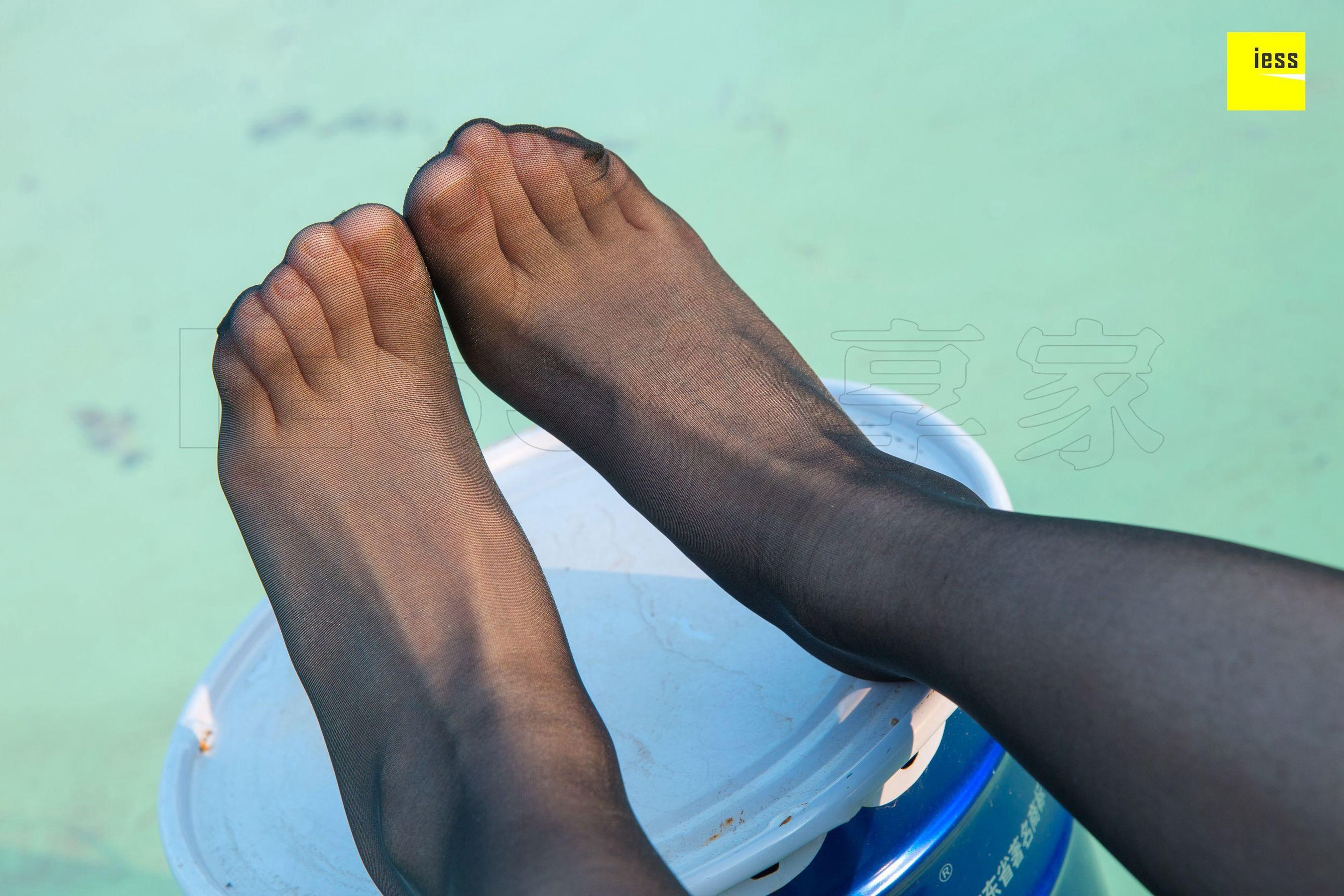 Nuan Nuan Look at it There is a black silk girl on the top of the building Different Thoughts to IESS Silk Enjoy Home 237