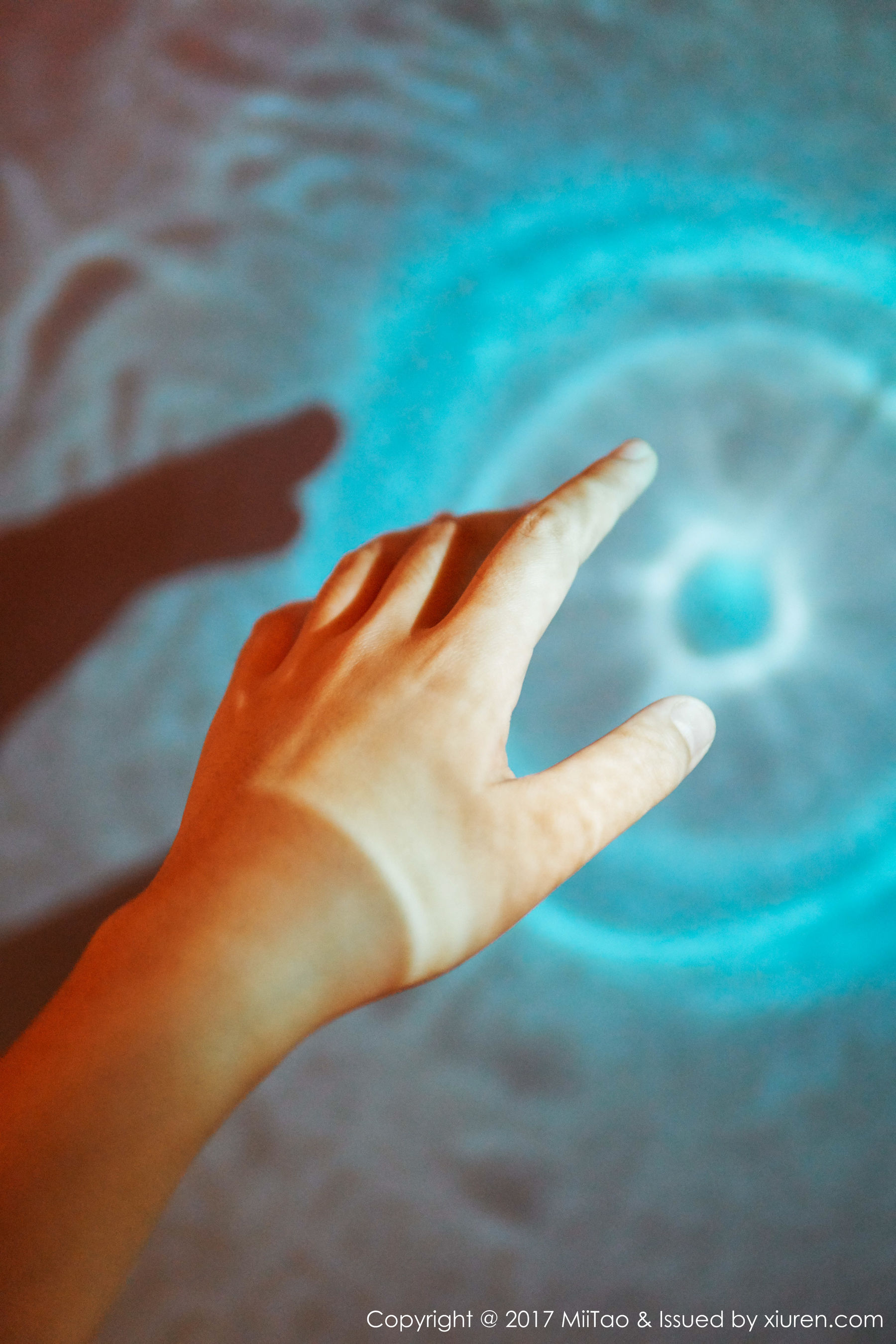 Ruixin Human Photography Under the Light Miitao Vol.086