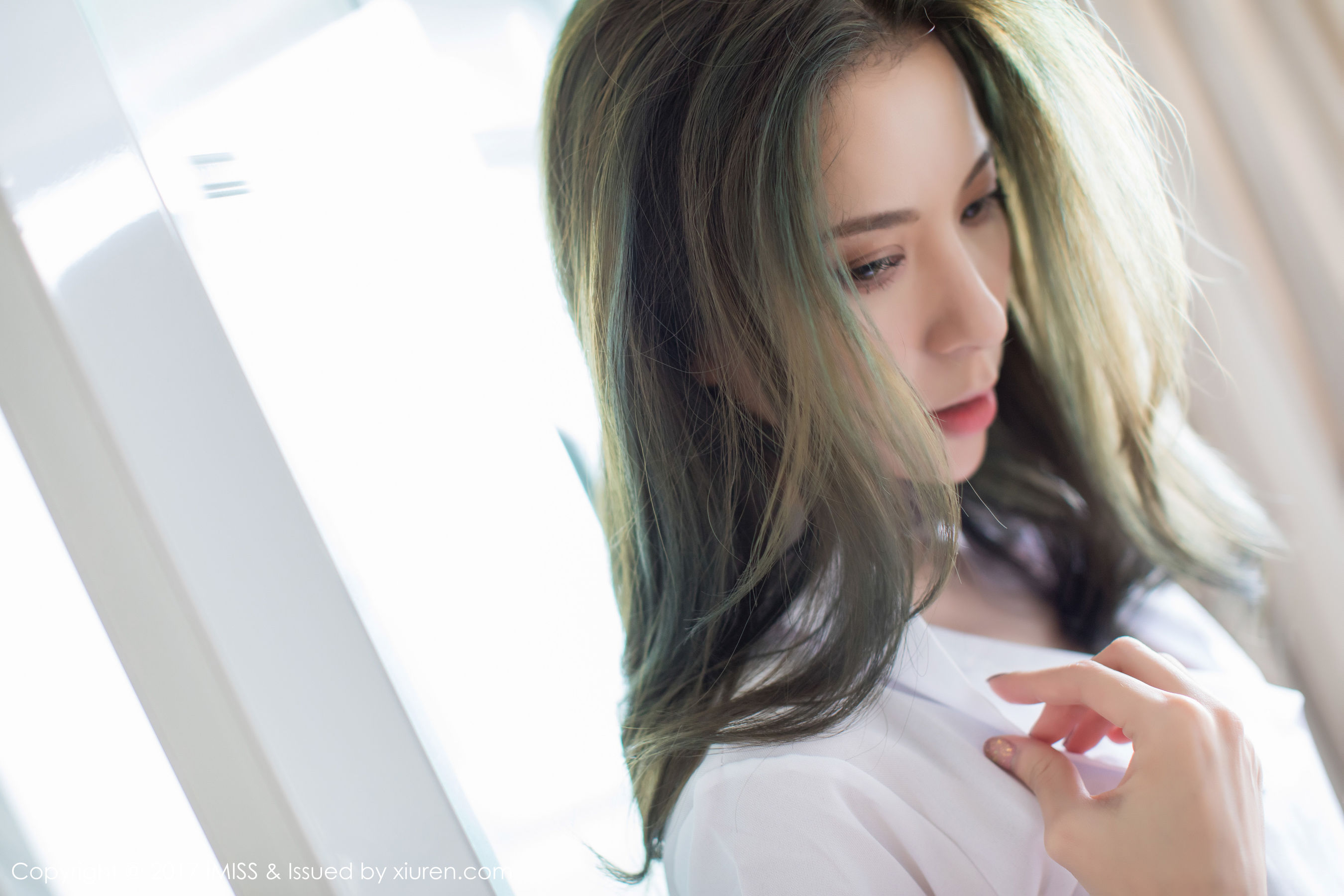 Chen Liangling Carry European and American Fan Genci