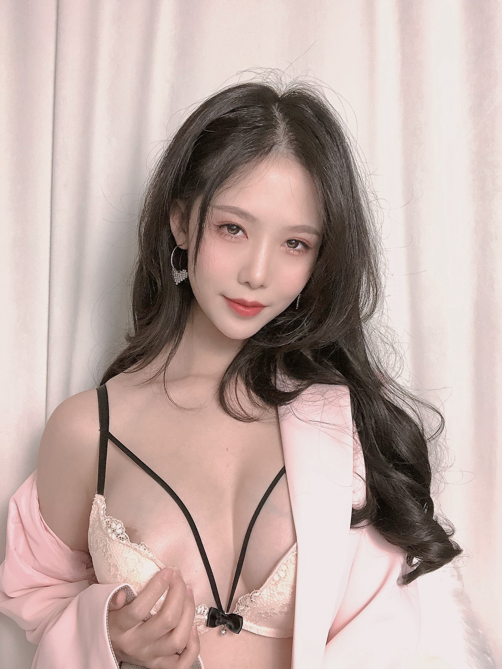 Dou Niang-Lee Shi-Pink Suit [26P]