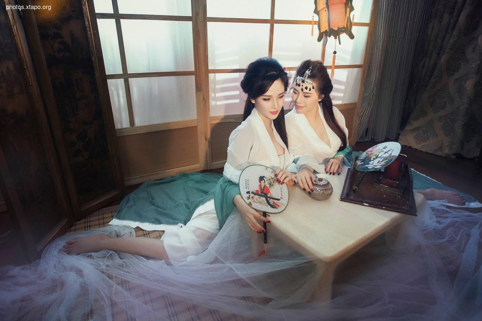 First of all, To Nga Phuong Vy is sister, I'm Phuong Oanh