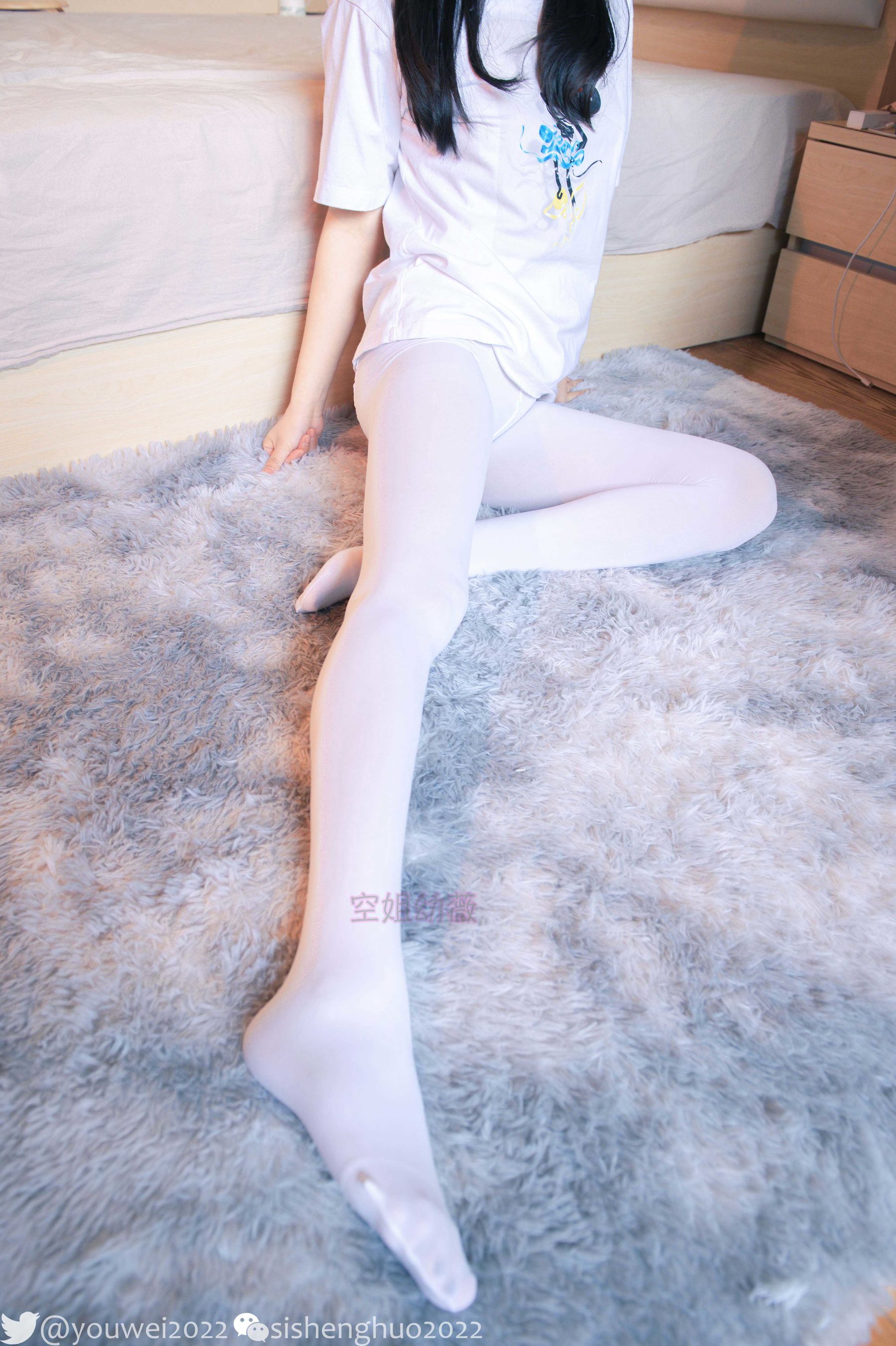 Welfare cos The stewardess is Youwer -White Silk Vacuum