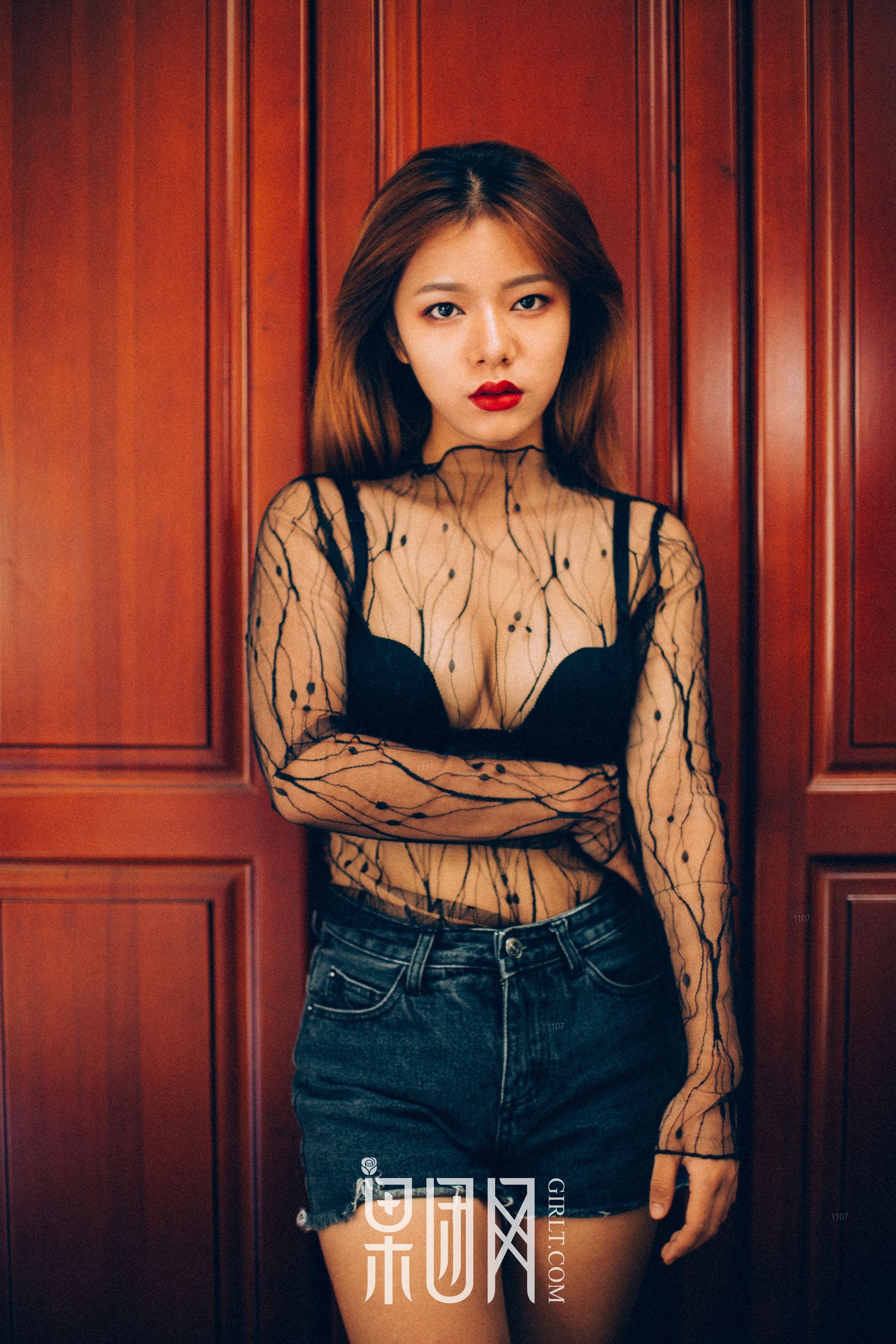 Sexy girl crispy breasts and hips black silk stingy fruit group network Girlt No.068