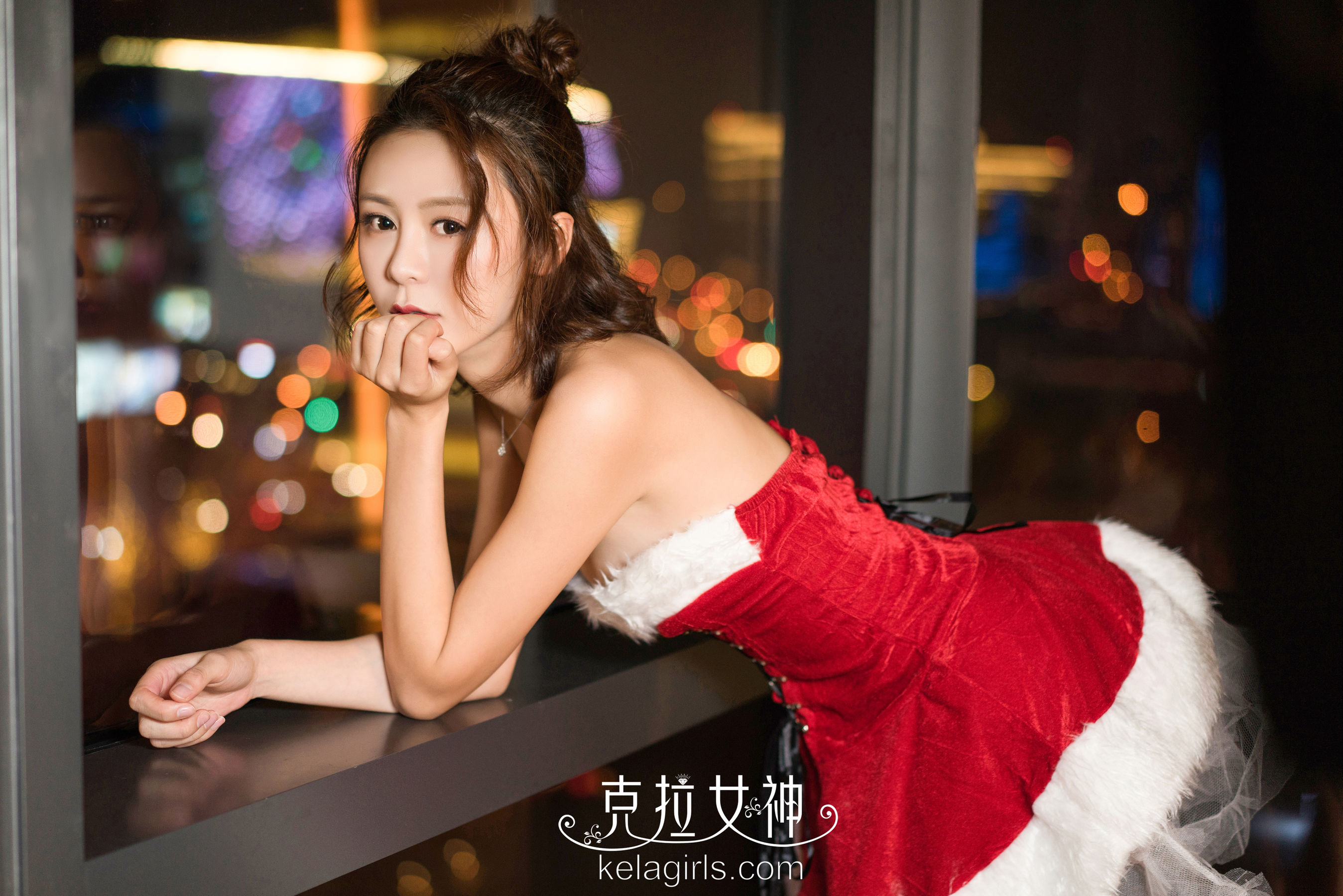 Xin Yu's Colorful Ping An Night Ceragirls)