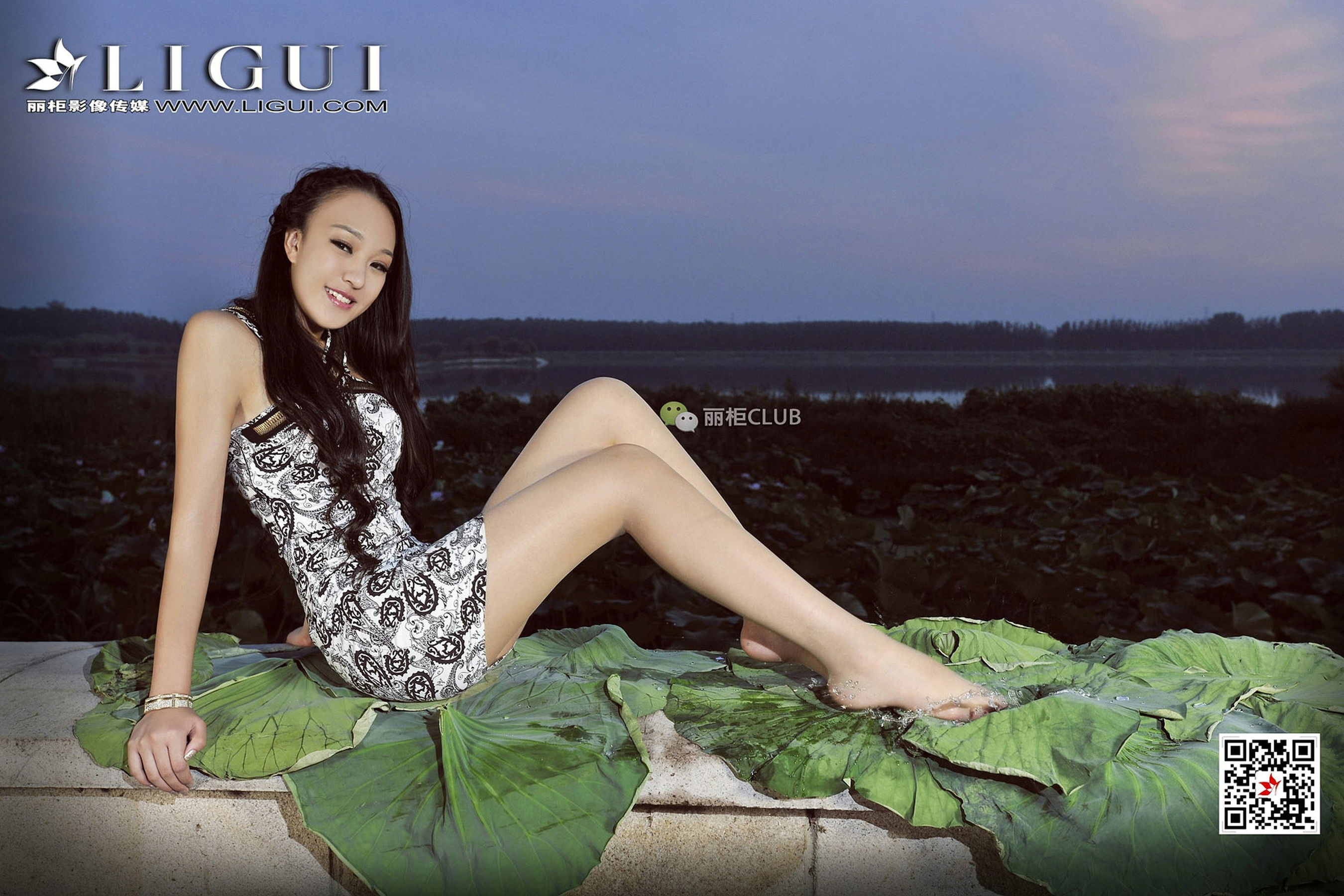 Model Leg Model AMILY Clothes SkirtSilk Foot Li Cabinel LIGUI