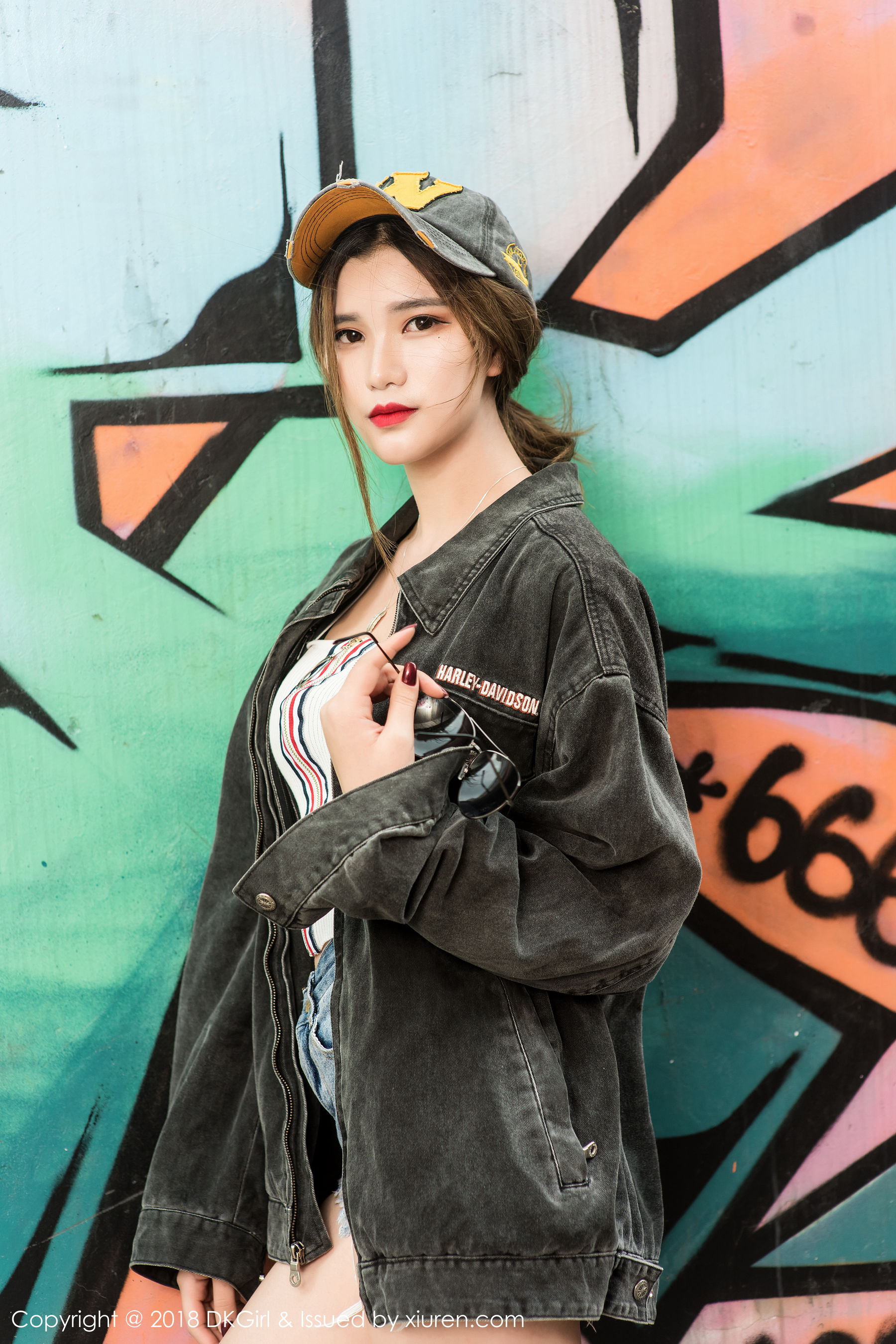 Tingting Tingting Beautiful Milk Beautiful H butto Beautiful Legs Charm Temptation Royal Girl DKGIRL VOL.062