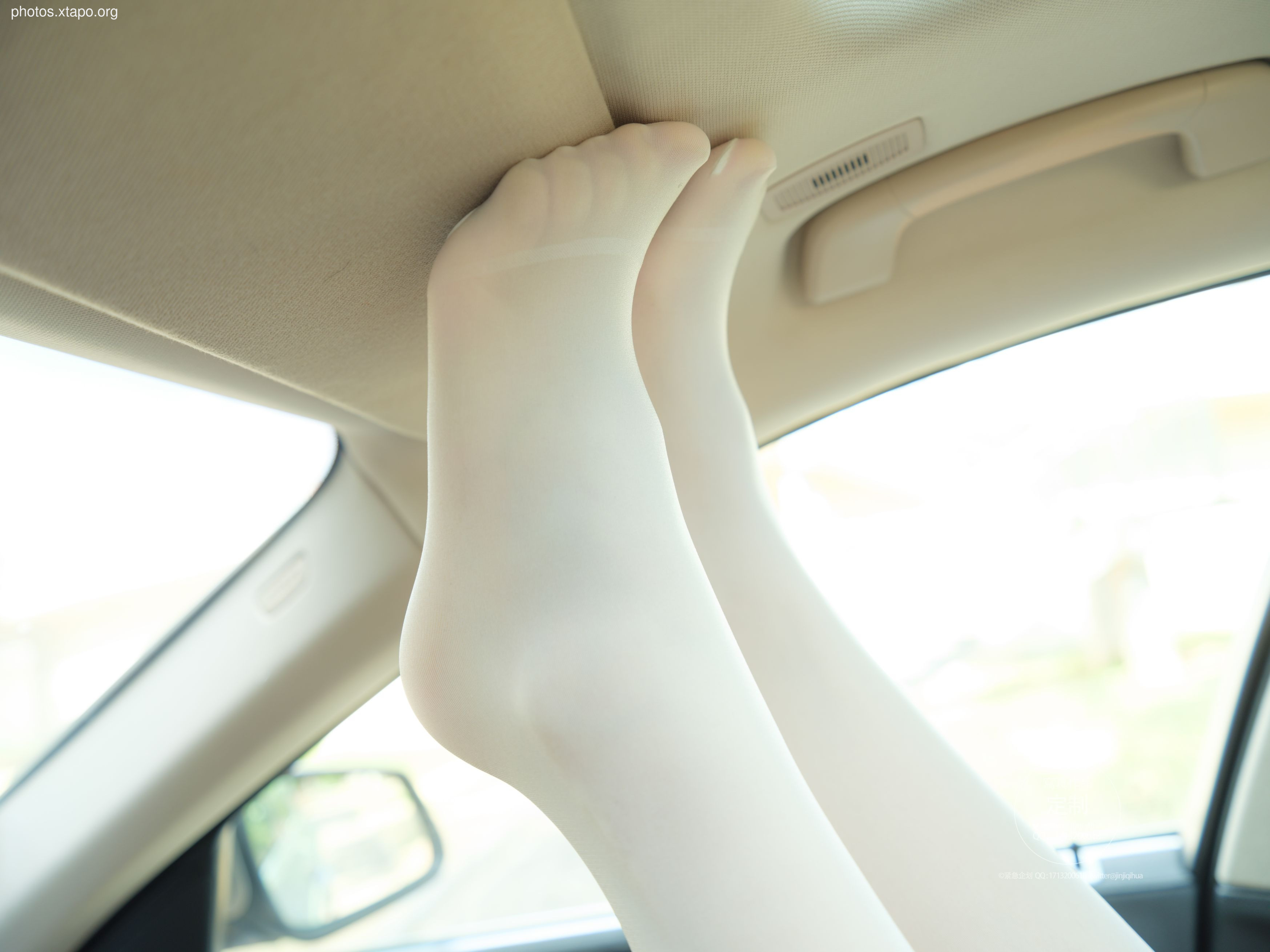 Urgent planning a meow meow Zi Bai in the car 88p1v-4.04GB