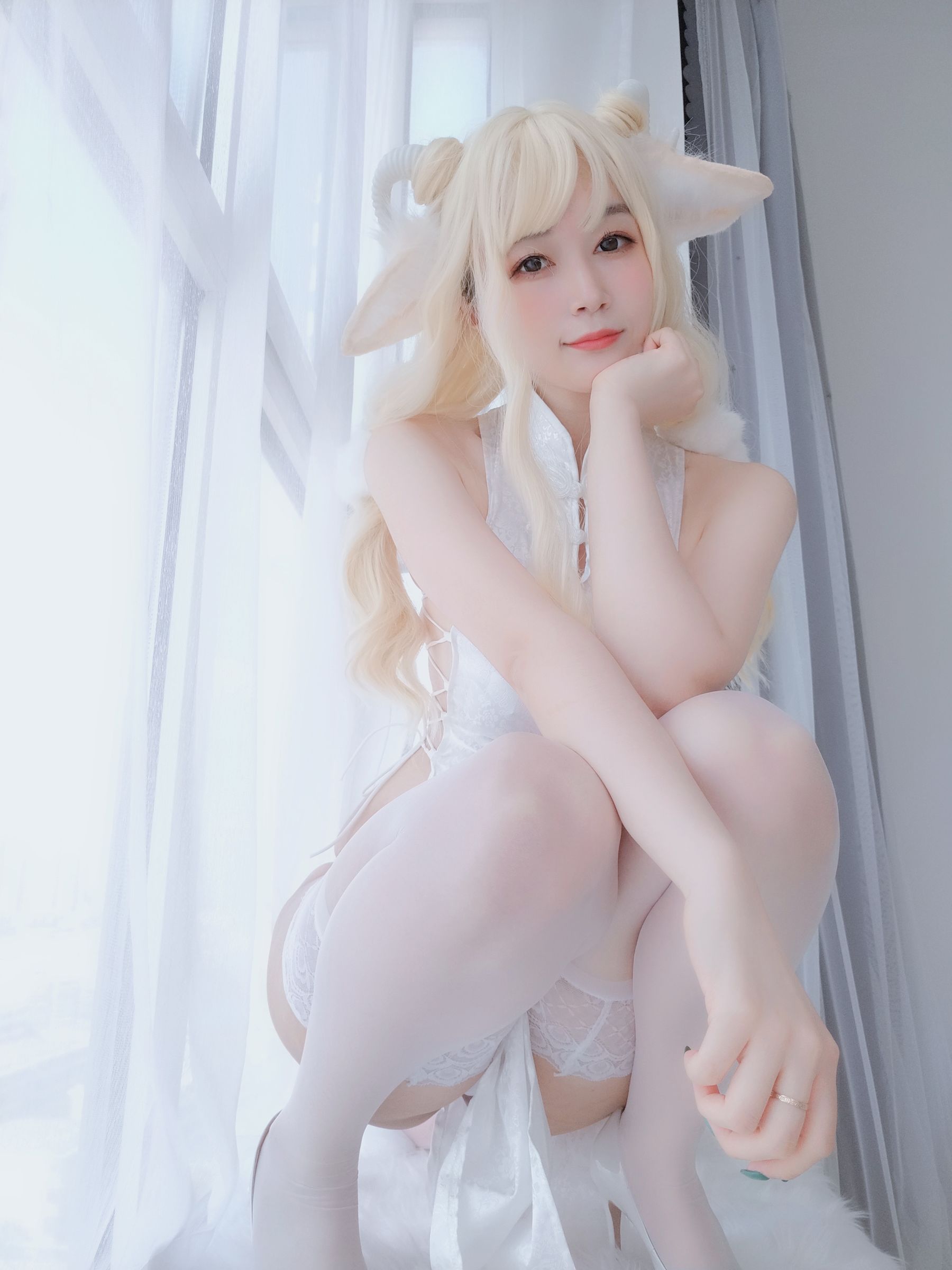 COS Welfare Miss Coser Silver Silver -White Cheongsam