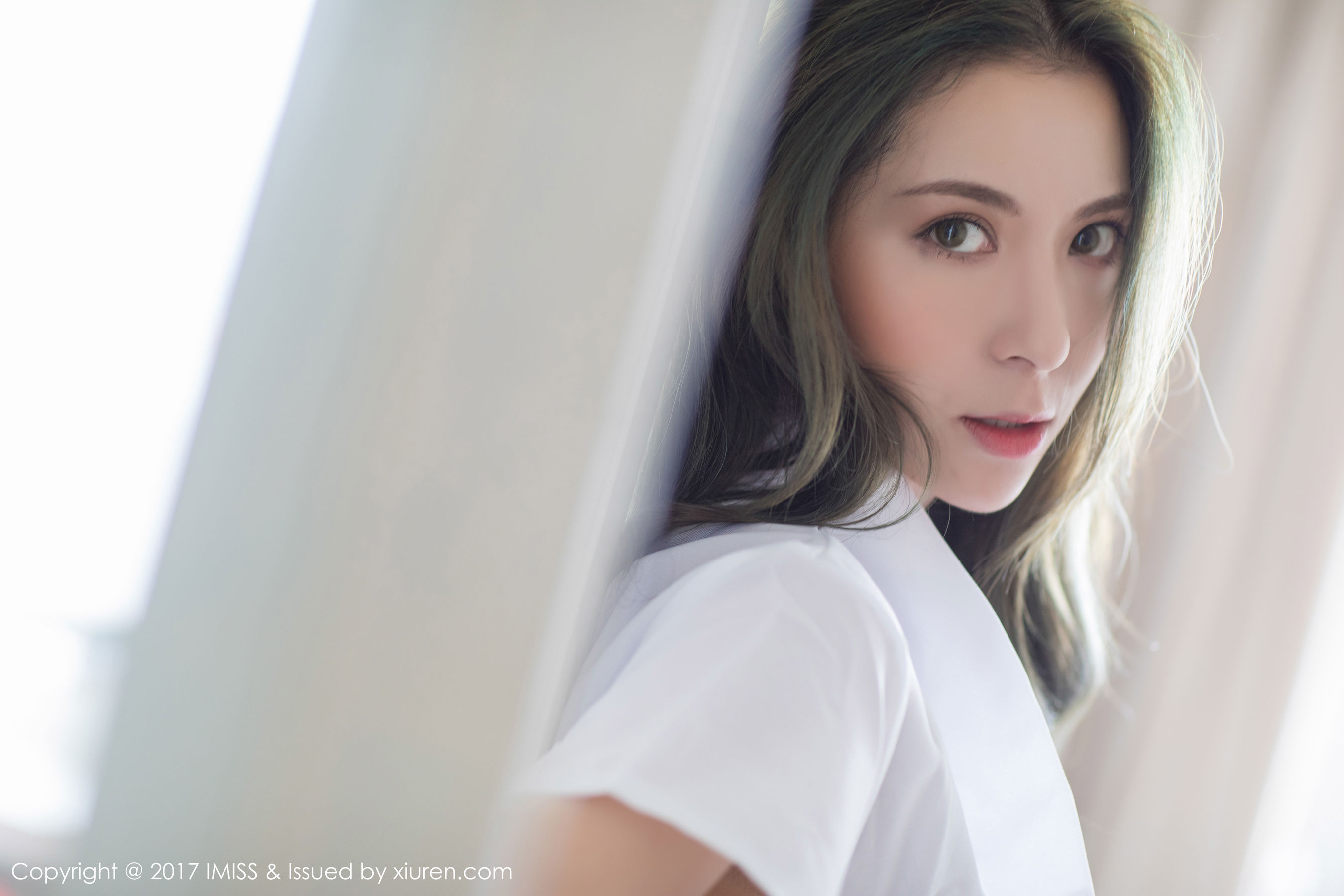 Chen Liangling Carry European and American Fan Genci