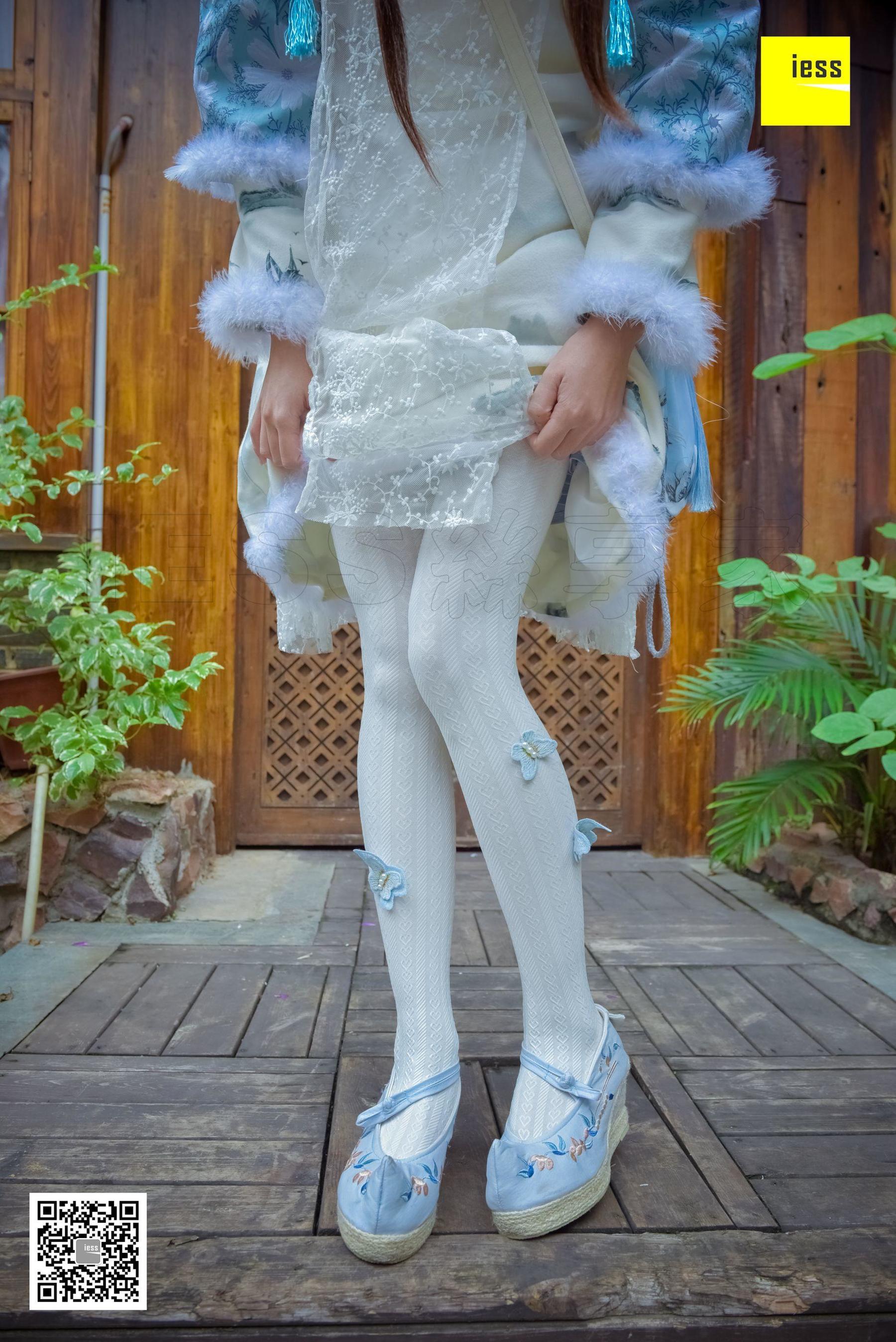 Silk House 122 Mumu Hanfu embroidered shoes white socks IESS Different Funbian