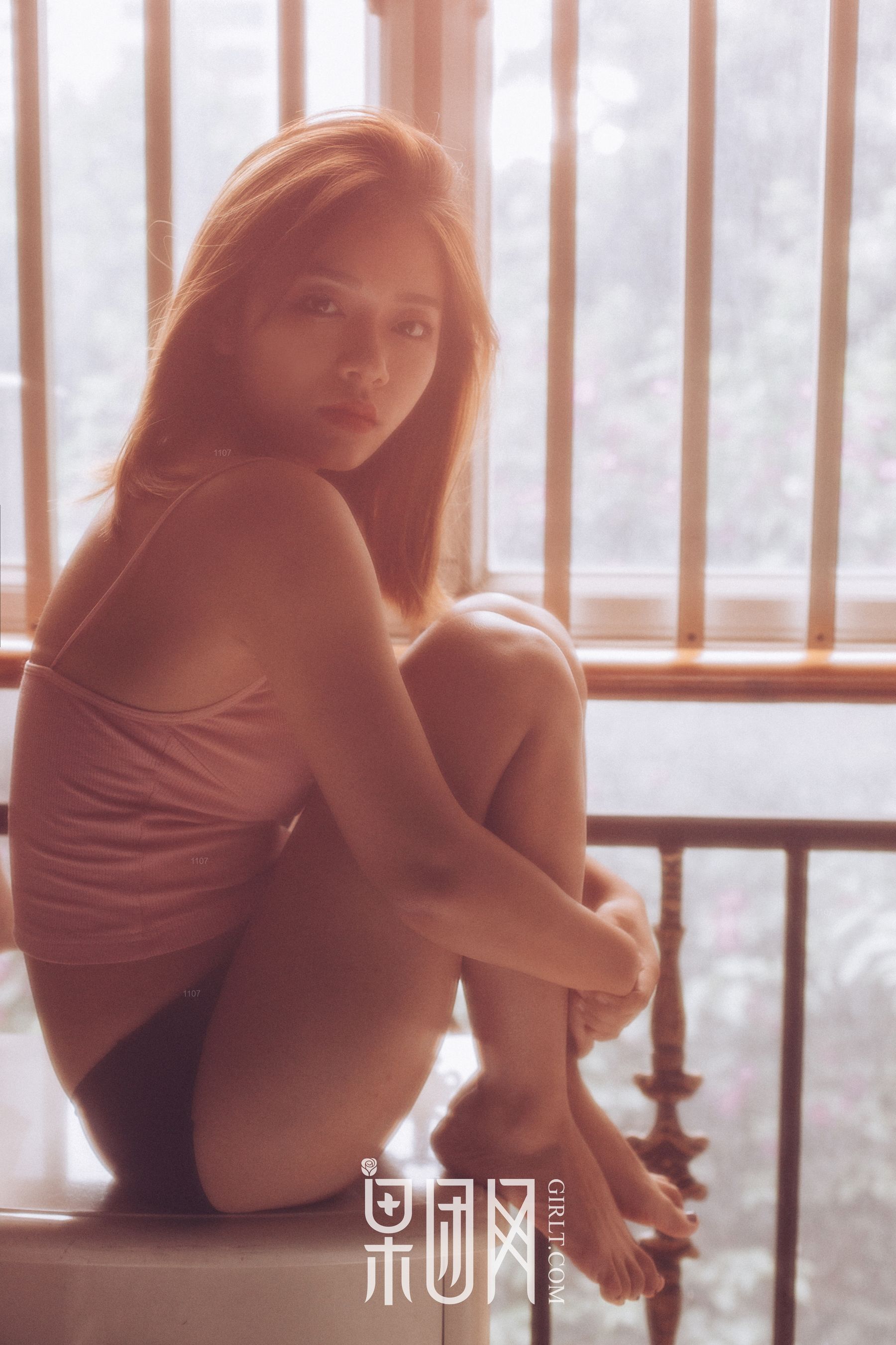 Sexy girl crispy breasts and hips black silk stingy fruit group network Girlt No.068