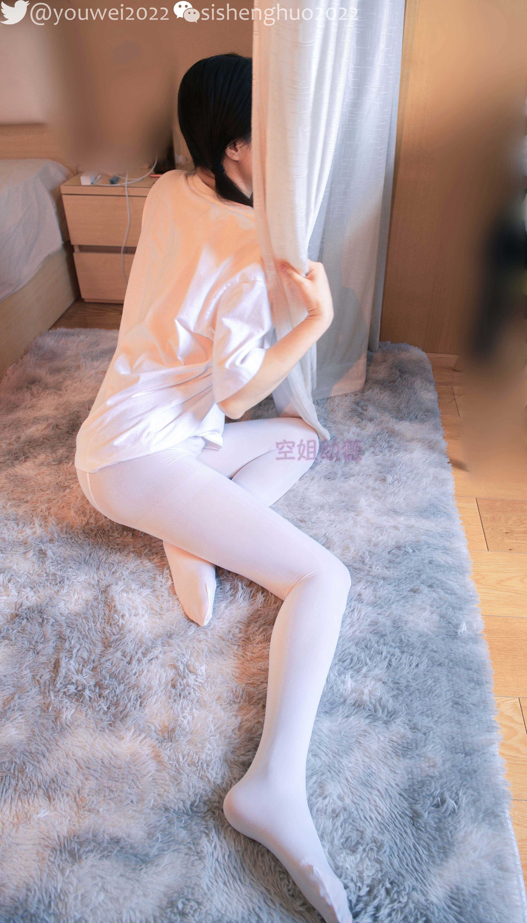 Welfare cos The stewardess is Youwer -White Silk Vacuum