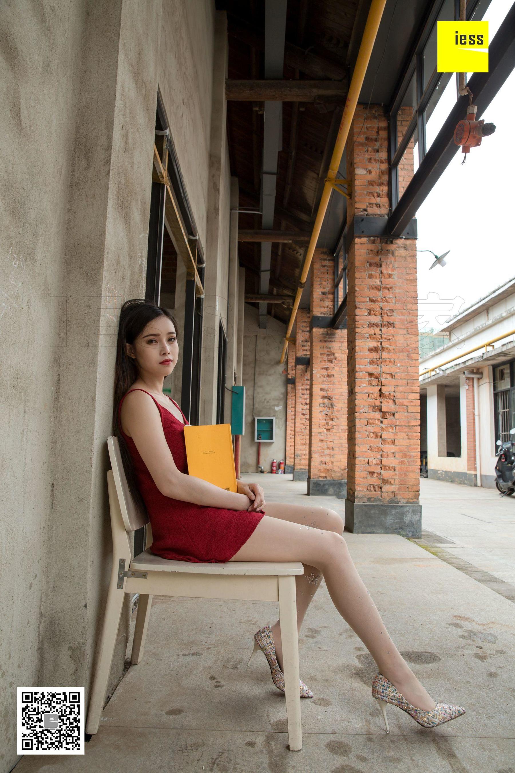 Xiaoyu's Internet Red Diamond White Films Different Thoughts to IESS Silk House 242