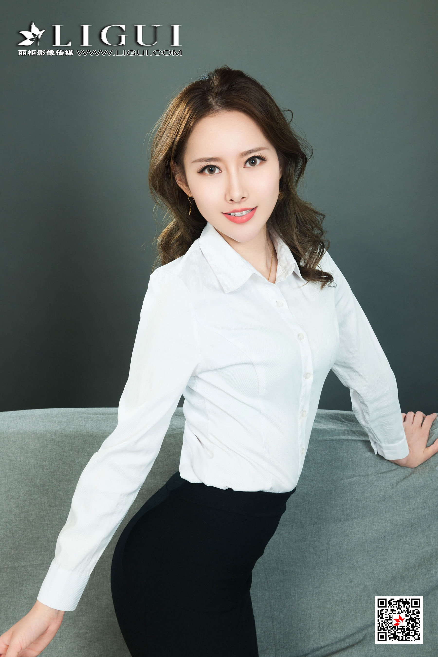 Li Cabinet Ligui Internet beauty Model Coco