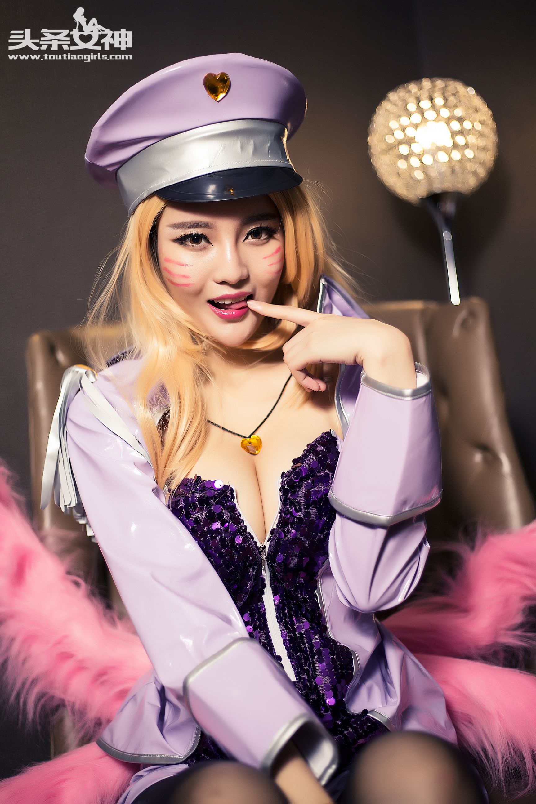 Wenxue Ajiu Jiuwei Xuebao COS Headline Goddess