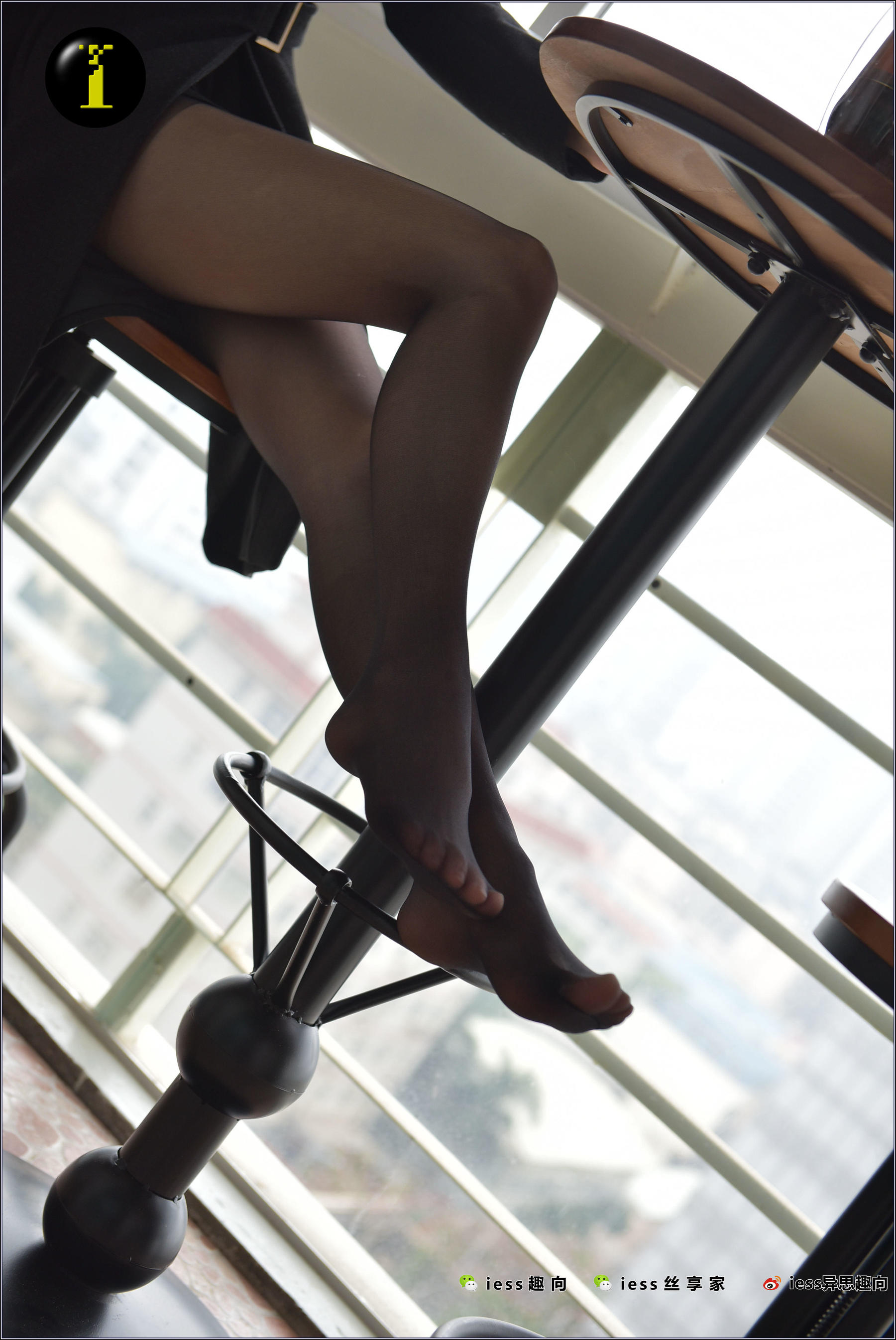 IESS Inclusion Collection 045 Model Primary 6 Black Silk II under the windbreaker