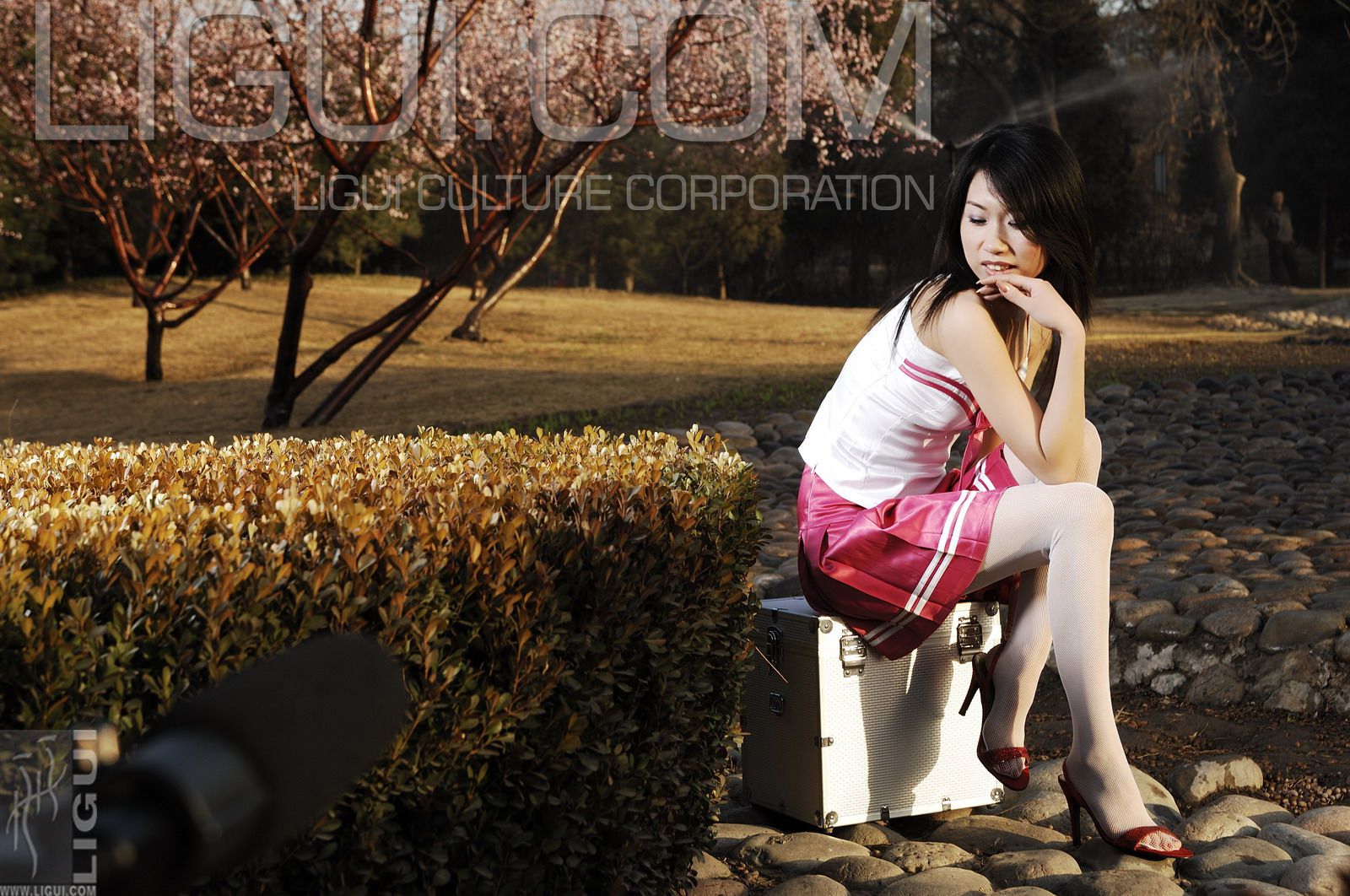 Ligui Model Helen Spring Is Coming Silk Foot Photo Picture