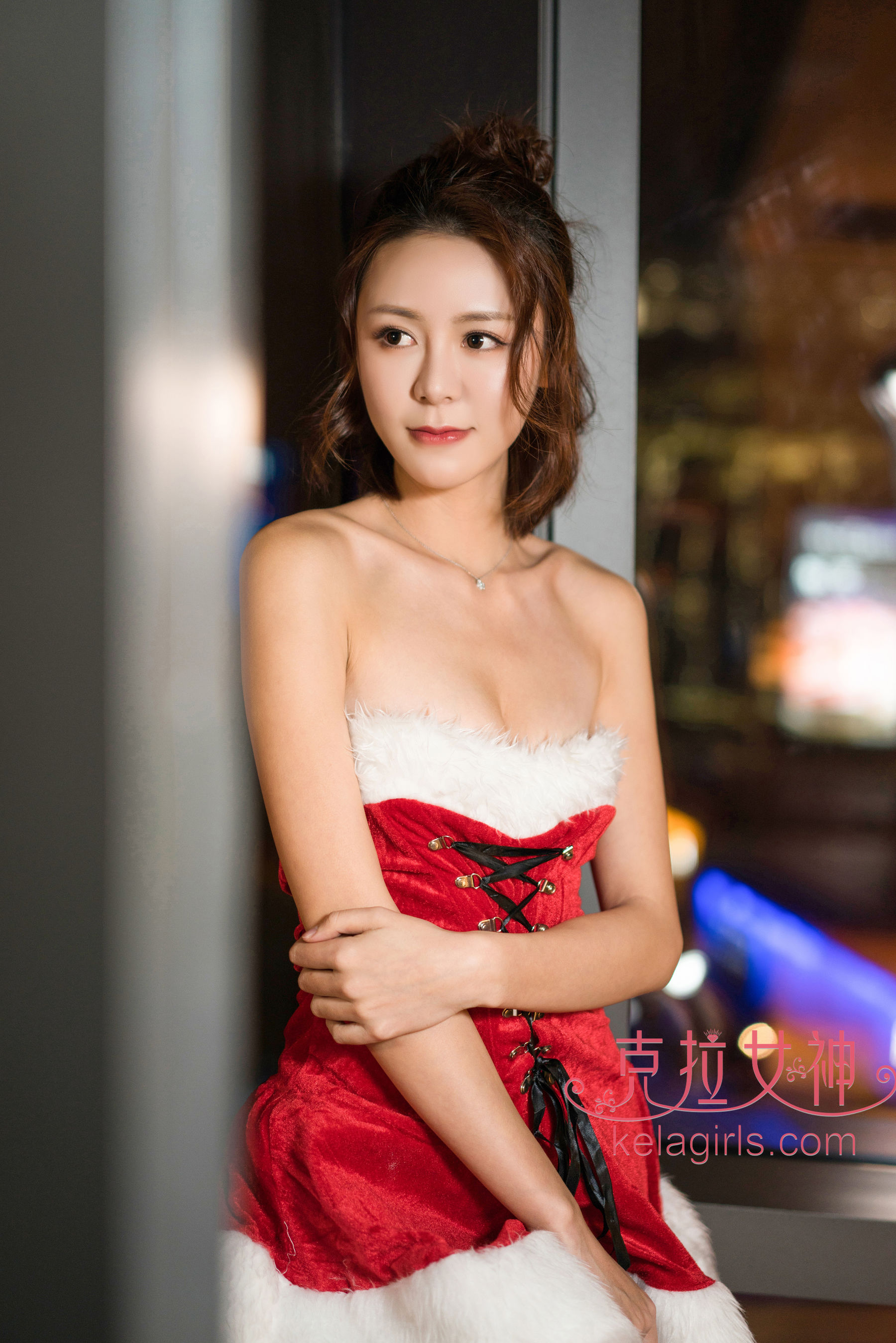 Xin Yu's Colorful Ping An Night Ceragirls)