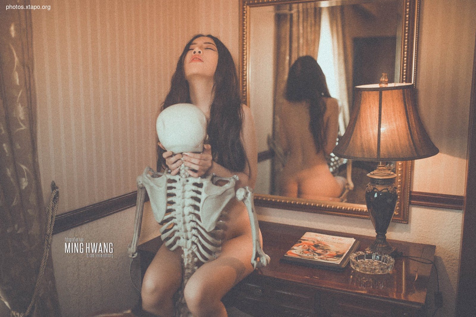 Making friends with pictures, having sex with skeleton