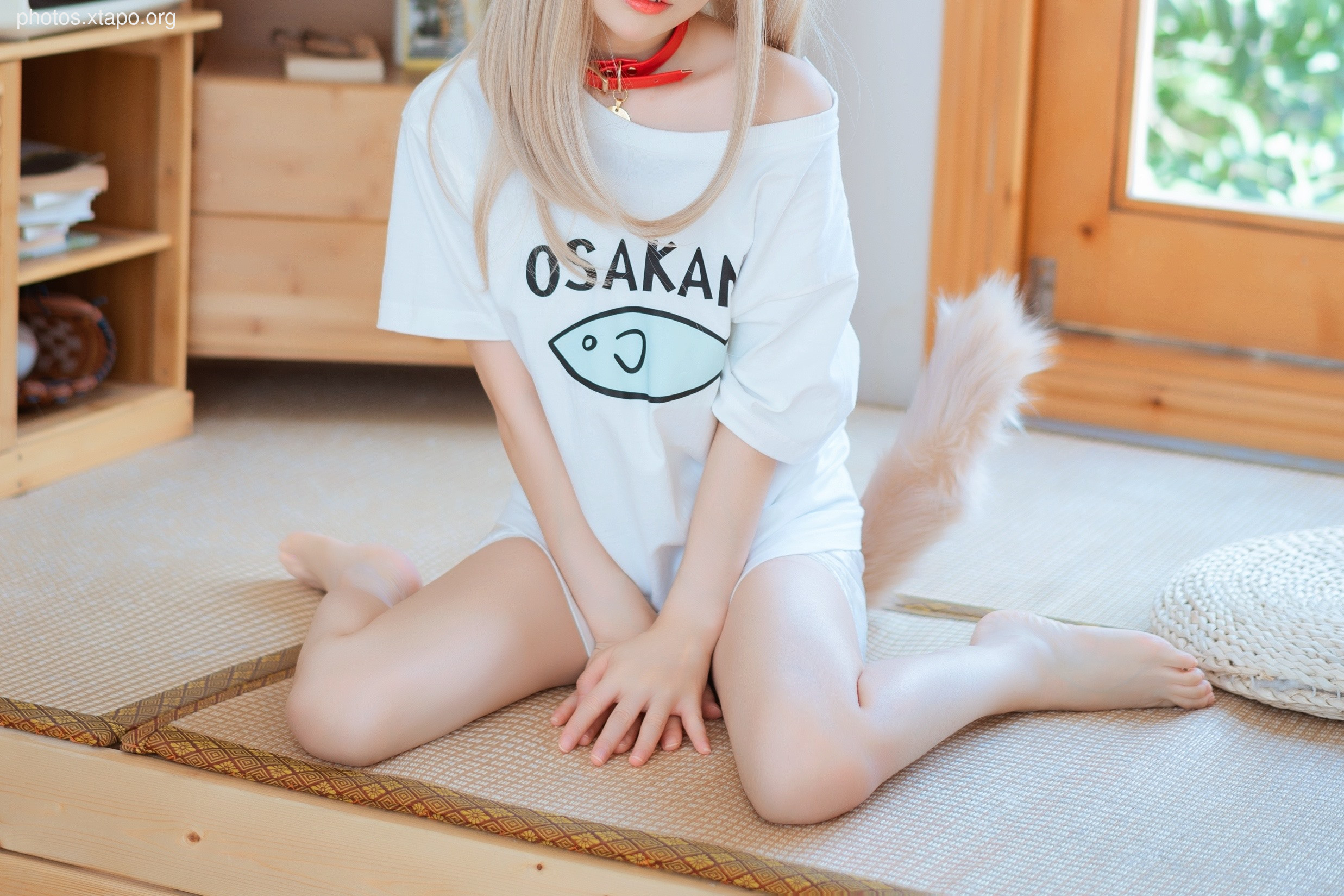 Clothing and cat girl yellow bean flour